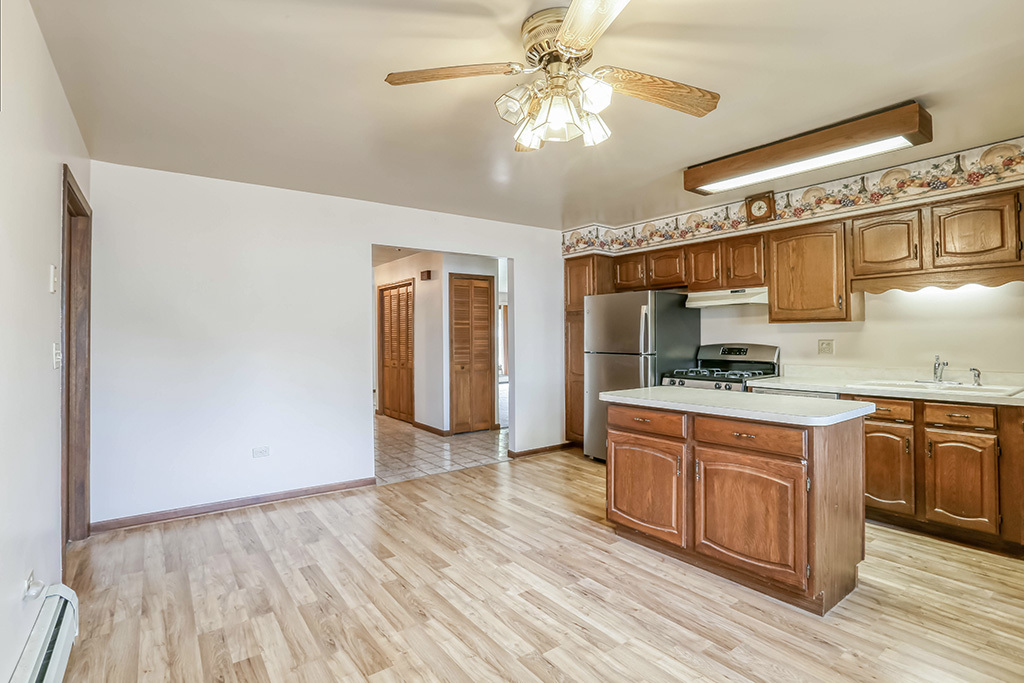 1310 Vinewood Avenue, Willow Springs, IL 60480