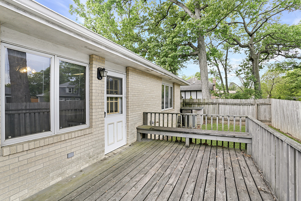 1310 Vinewood Avenue, Willow Springs, IL 60480