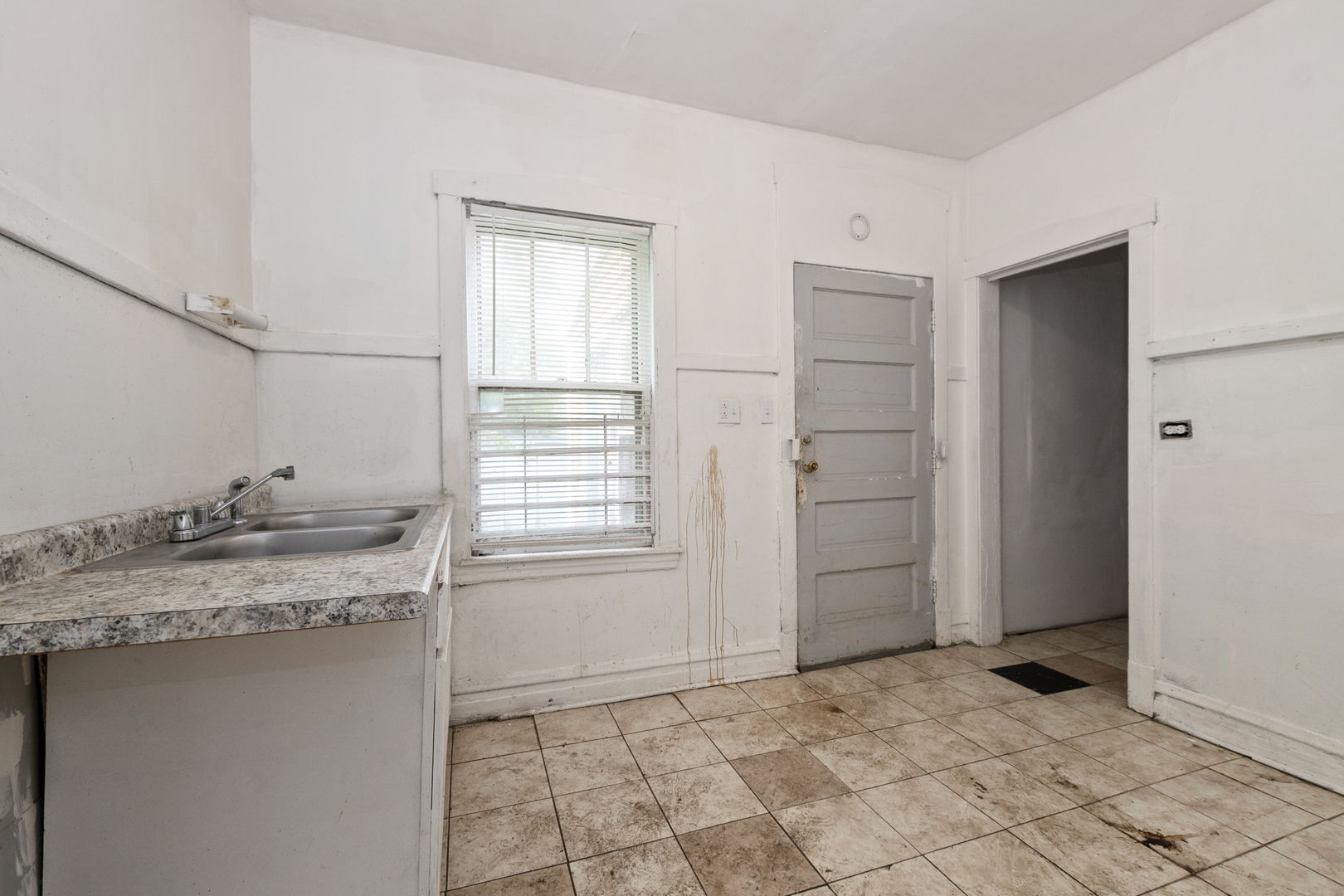 12050 S Yale Avenue, Chicago, IL 60628