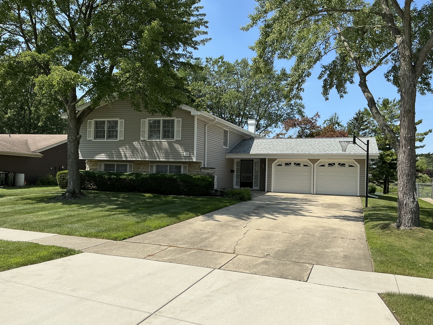 1930 N Lakeside Plaza, Hoffman Estates, IL 60169