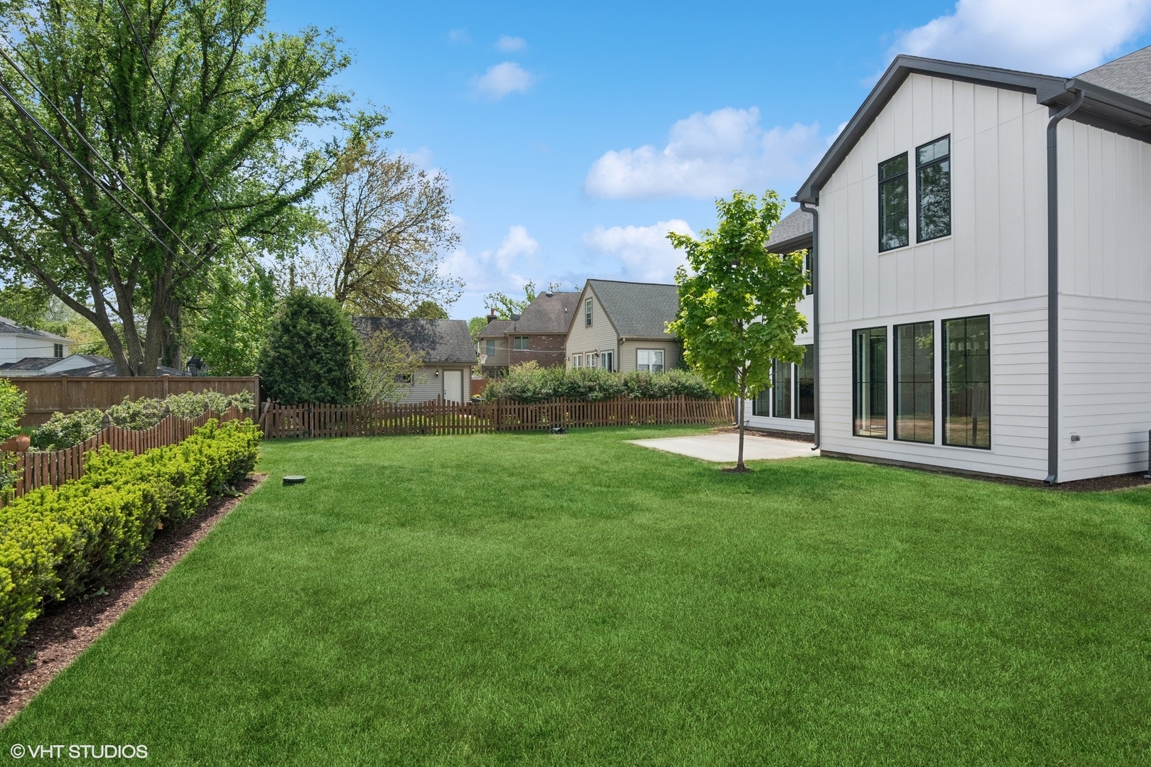 613 S Chatham Avenue, Elmhurst, IL 60126