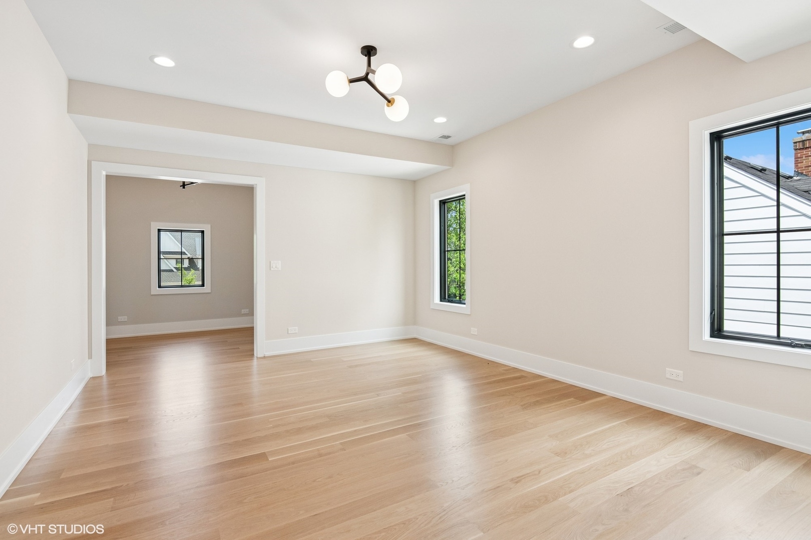 613 S Chatham Avenue, Elmhurst, IL 60126