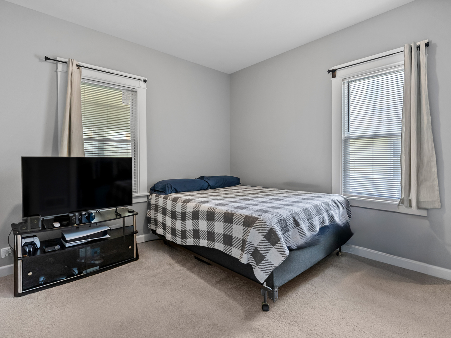 814 5th Avenue, Aurora, IL 60505