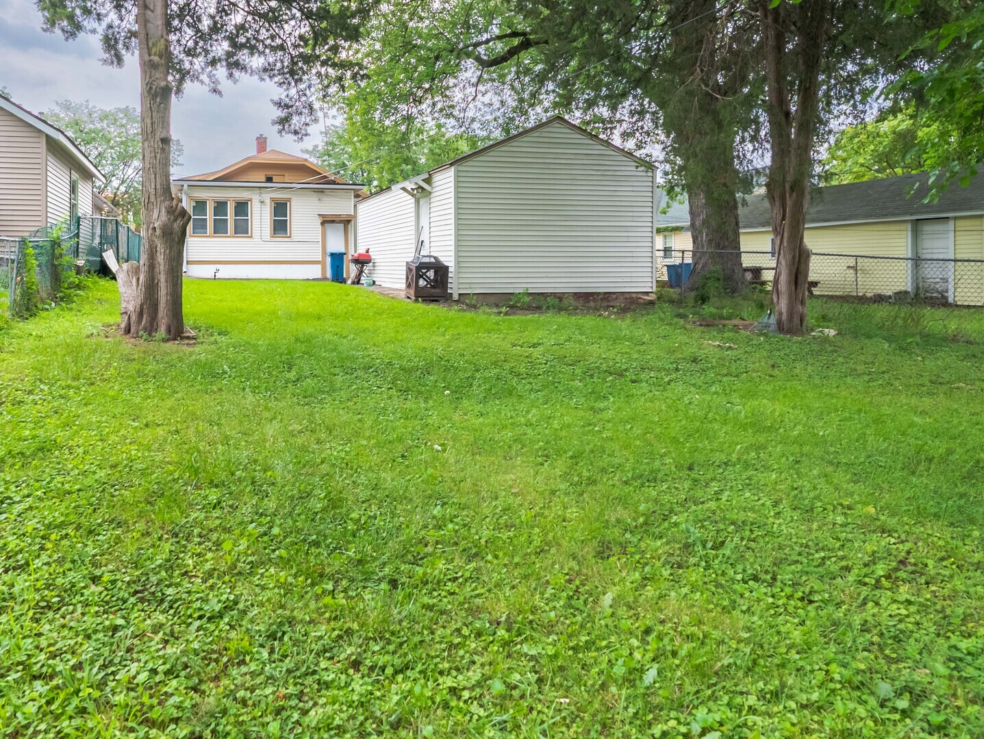 814 5th Avenue, Aurora, IL 60505