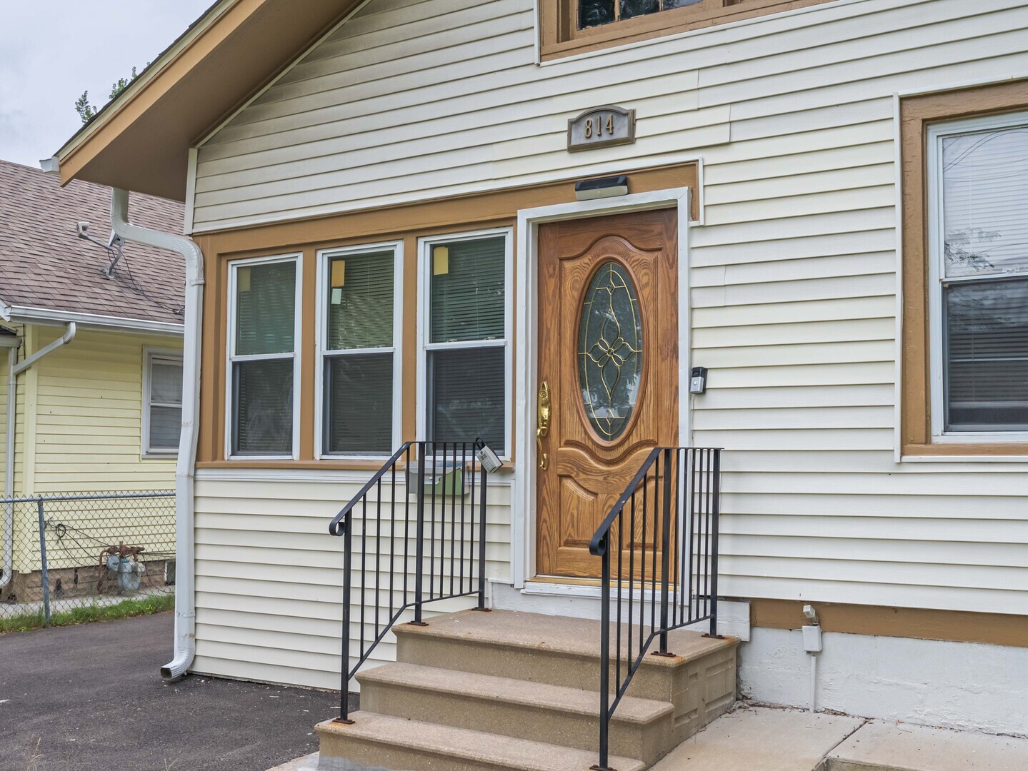 814 5th Avenue, Aurora, IL 60505