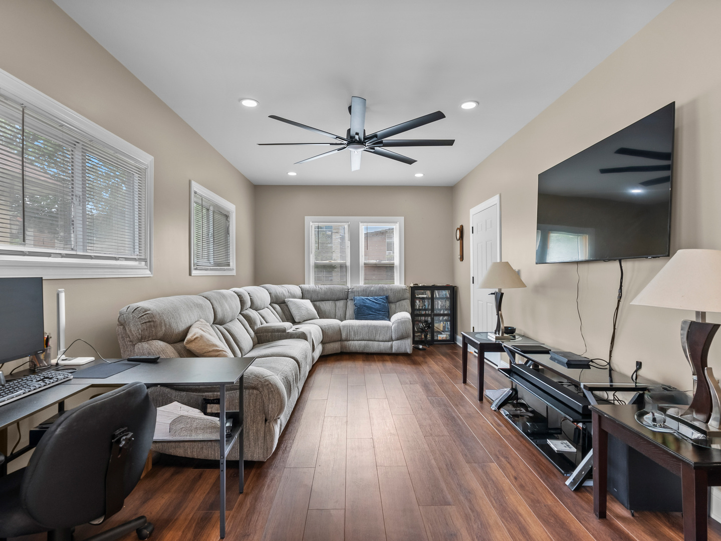 814 5th Avenue, Aurora, IL 60505