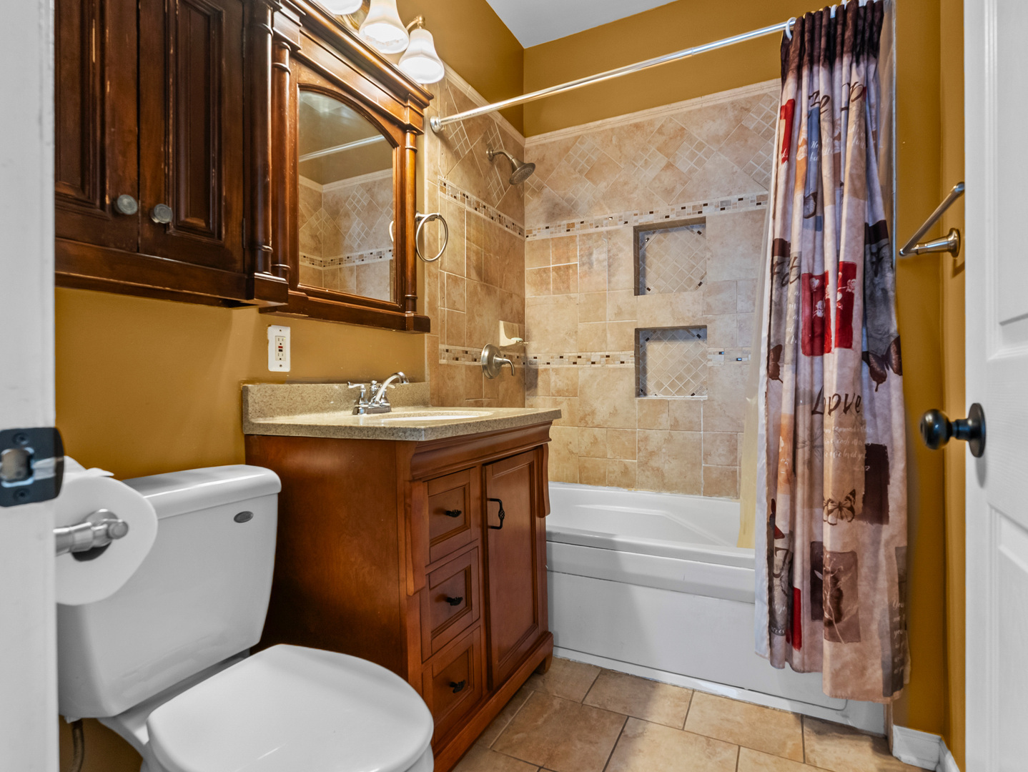 814 5th Avenue, Aurora, IL 60505