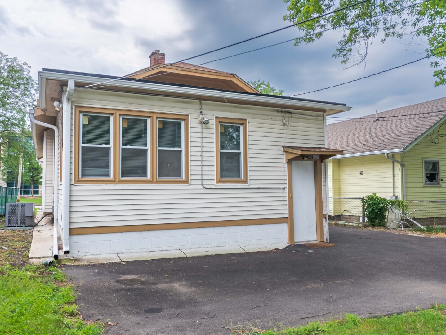 814 5th Avenue, Aurora, IL 60505