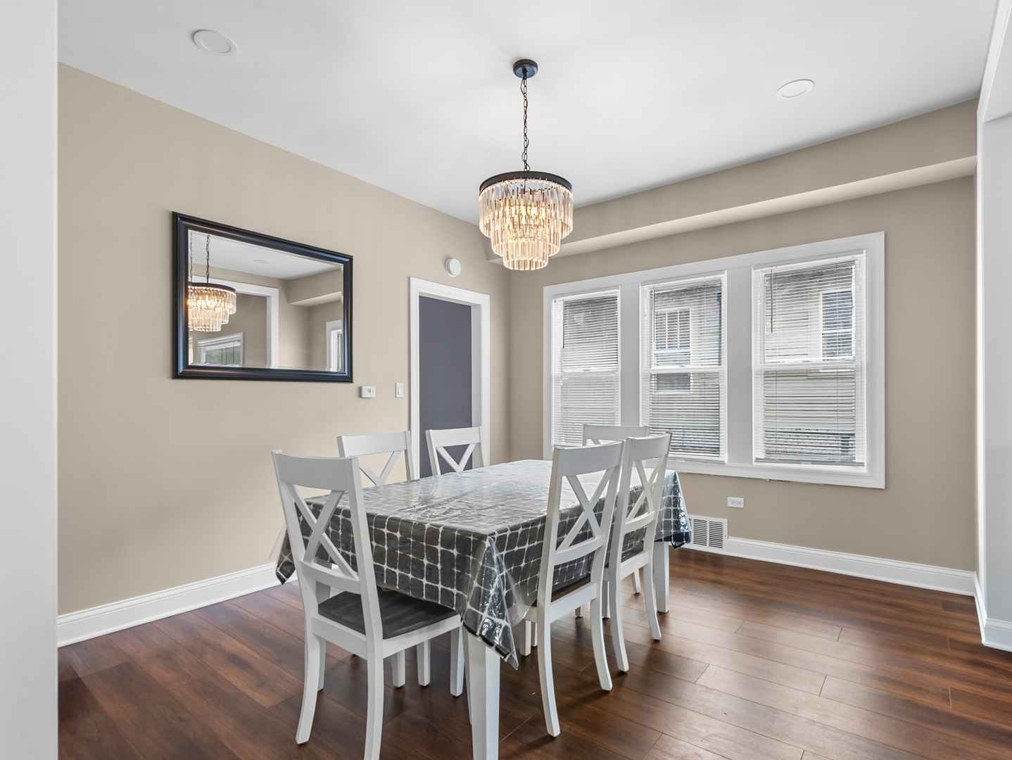 814 5th Avenue, Aurora, IL 60505