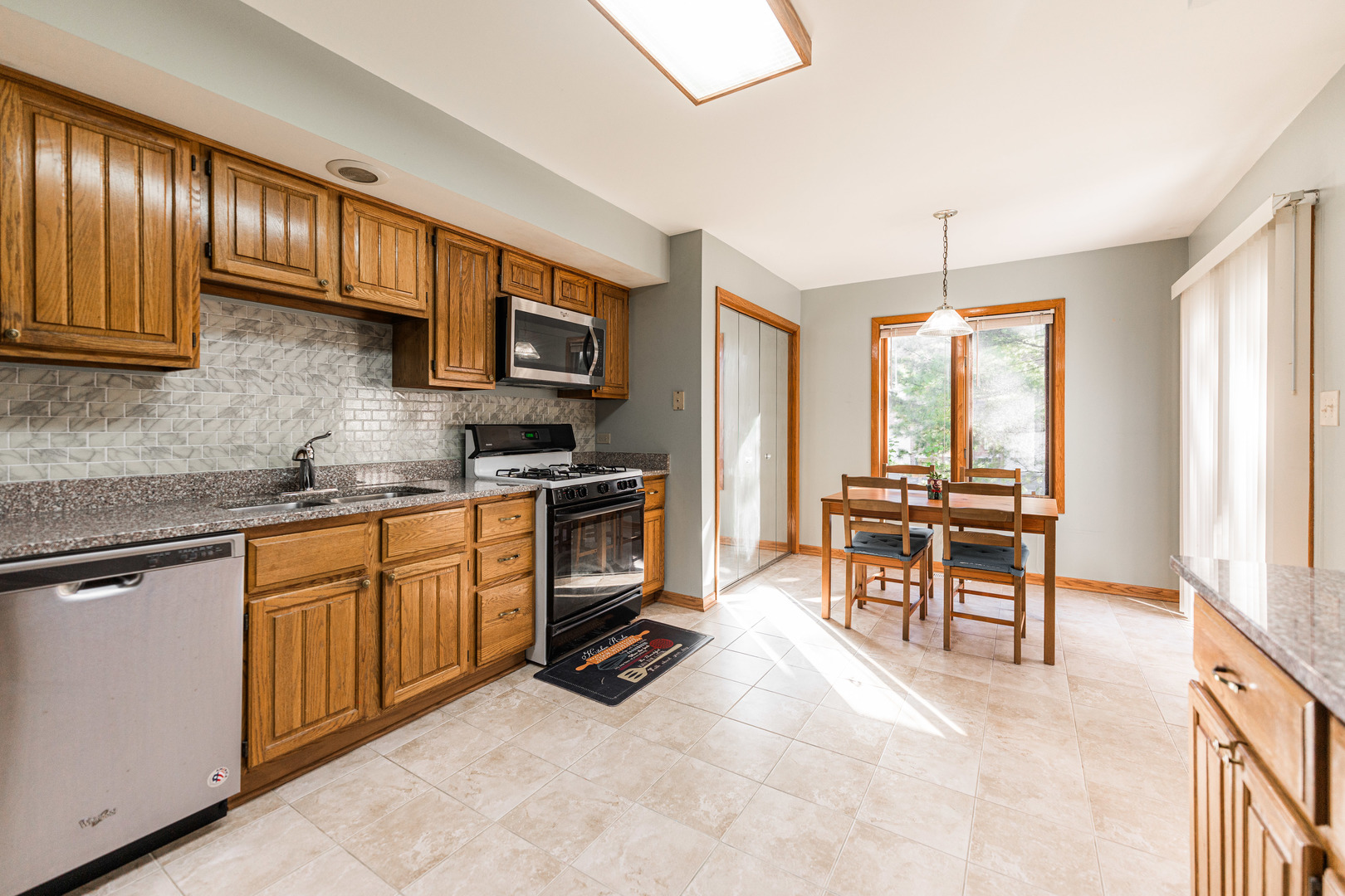 7914 S Garfield Avenue, Burr Ridge, IL 60527