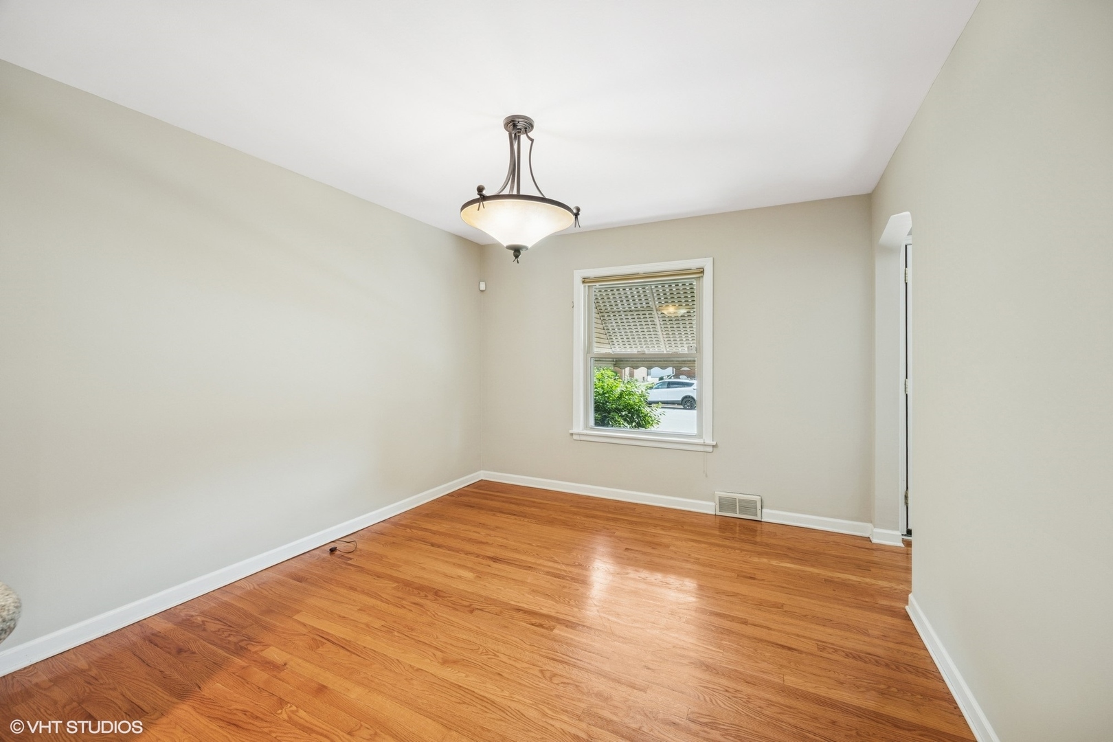 9326 S Millard Avenue, Evergreen Park, IL 60805