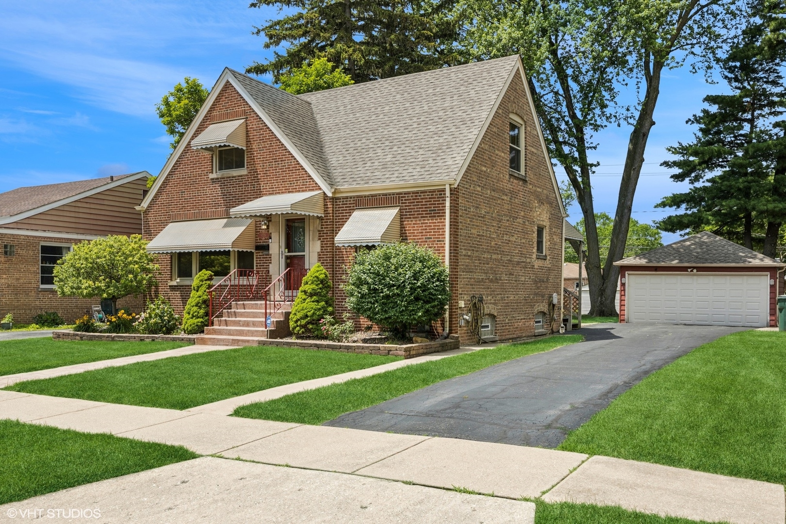 9326 S Millard Avenue, Evergreen Park, IL 60805