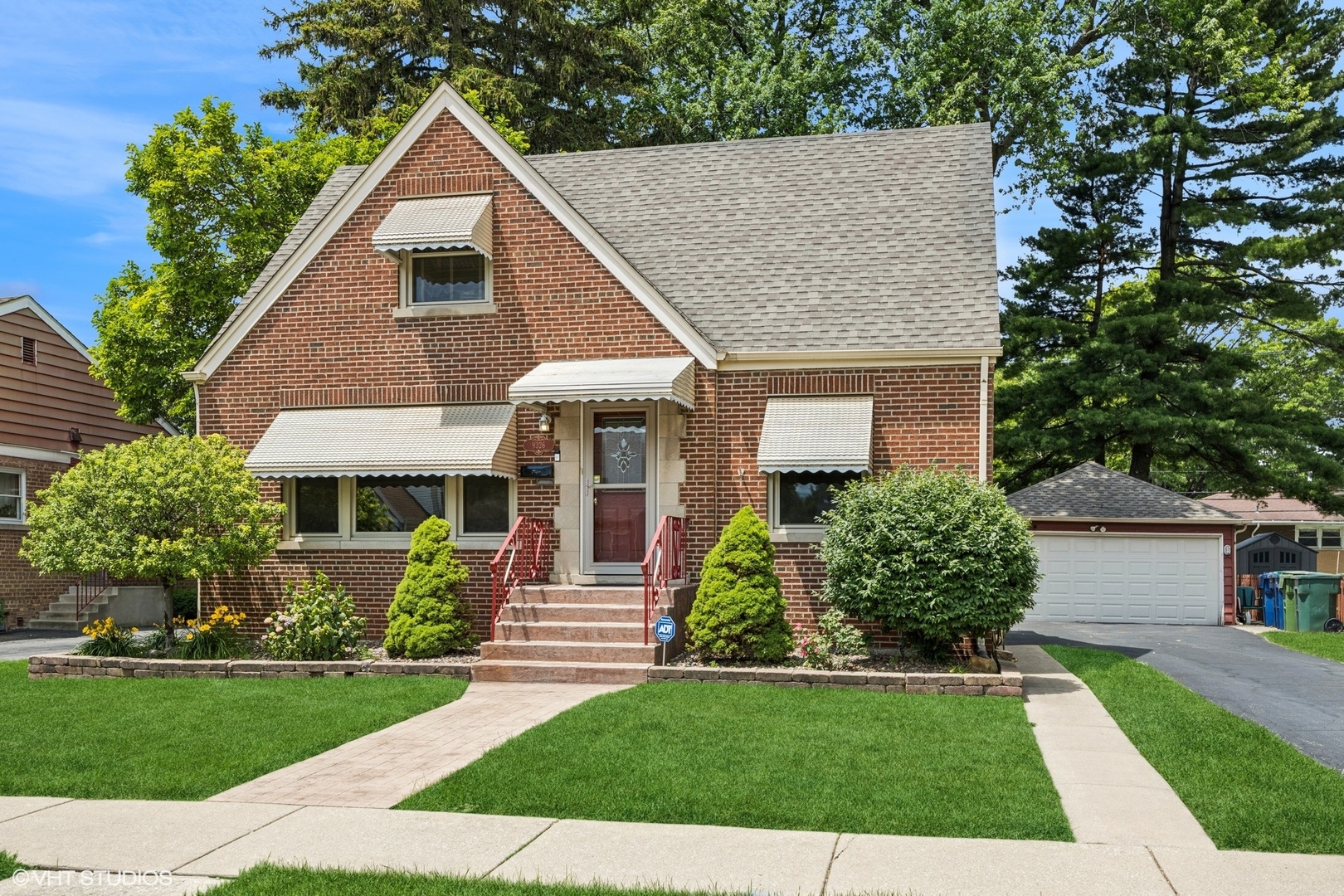 9326 S Millard Avenue, Evergreen Park, IL 60805