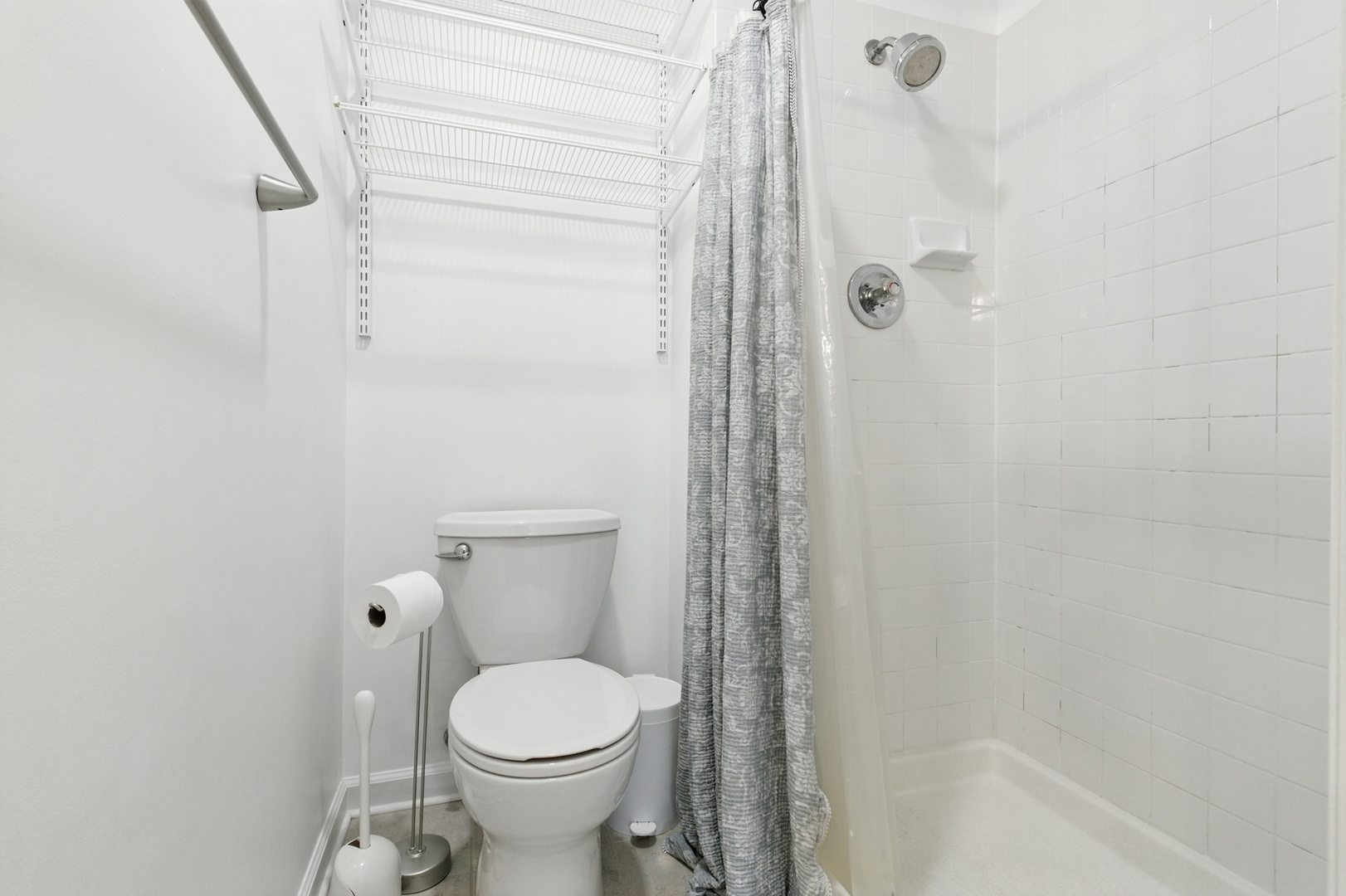 805 LEICESTER Road #117, Elk Grove Village, IL 60007