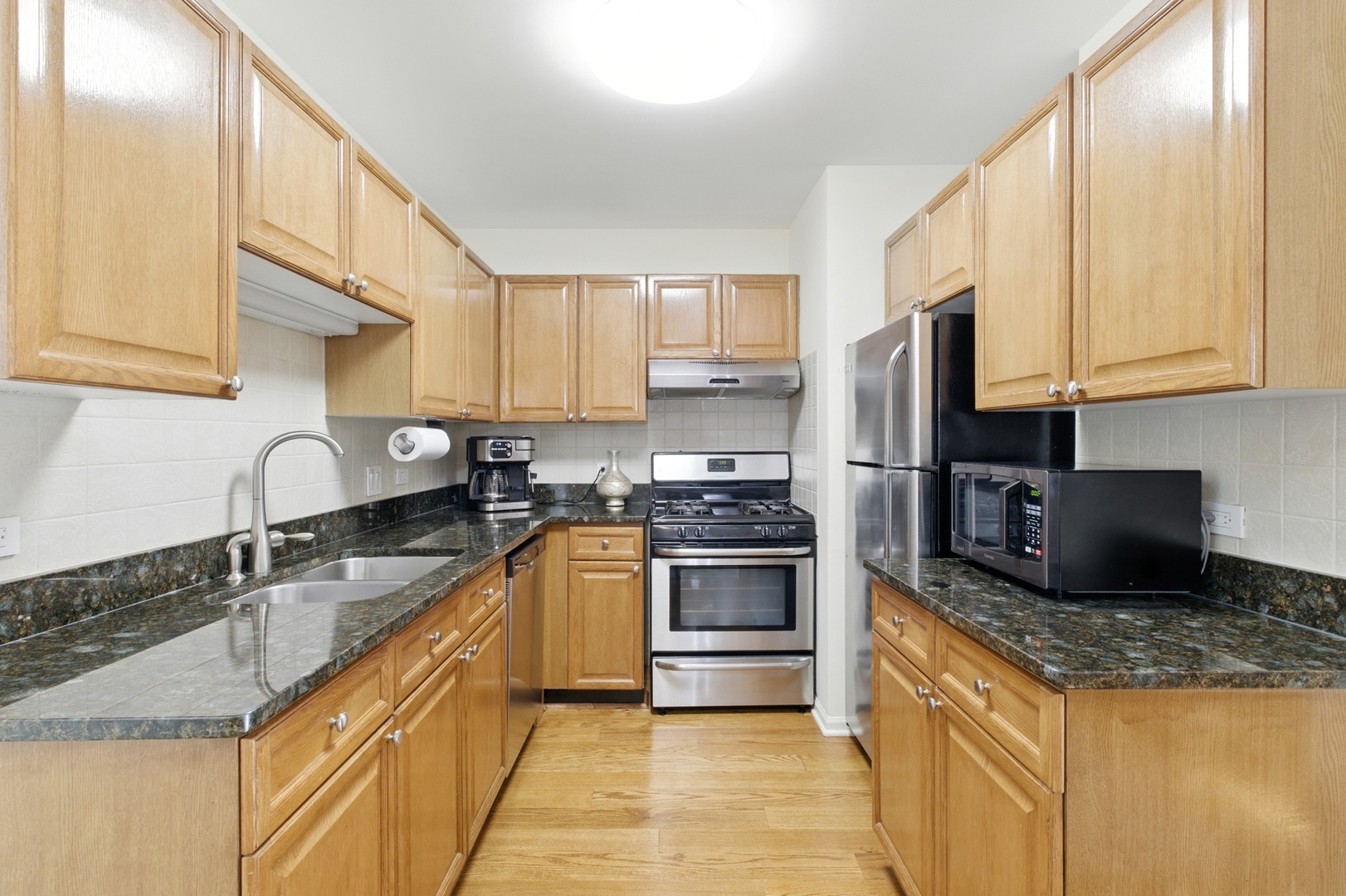 805 LEICESTER Road #117, Elk Grove Village, IL 60007