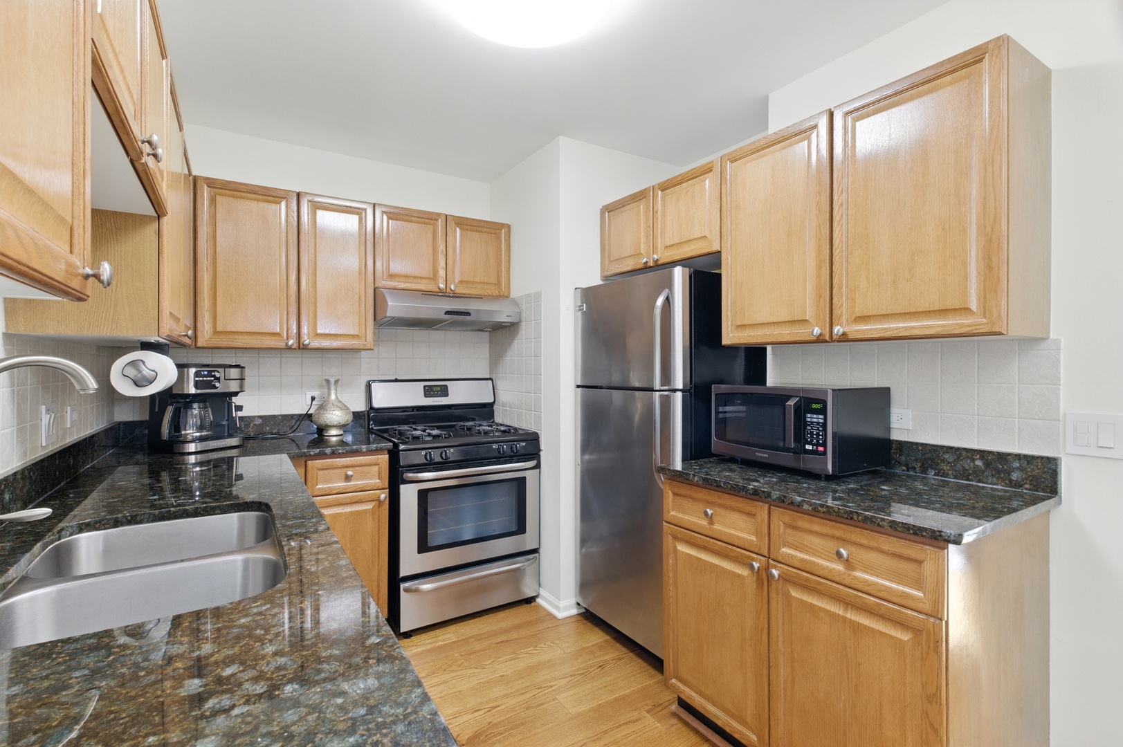 805 LEICESTER Road #117, Elk Grove Village, IL 60007