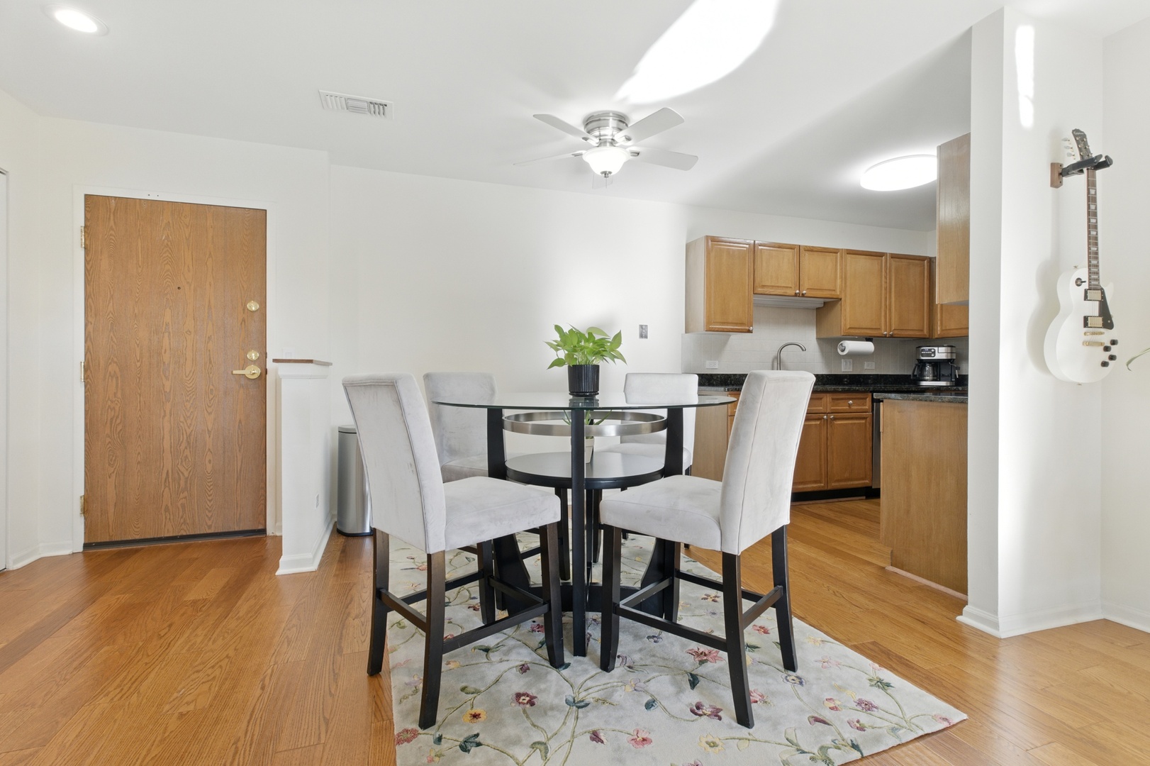 805 LEICESTER Road #117, Elk Grove Village, IL 60007