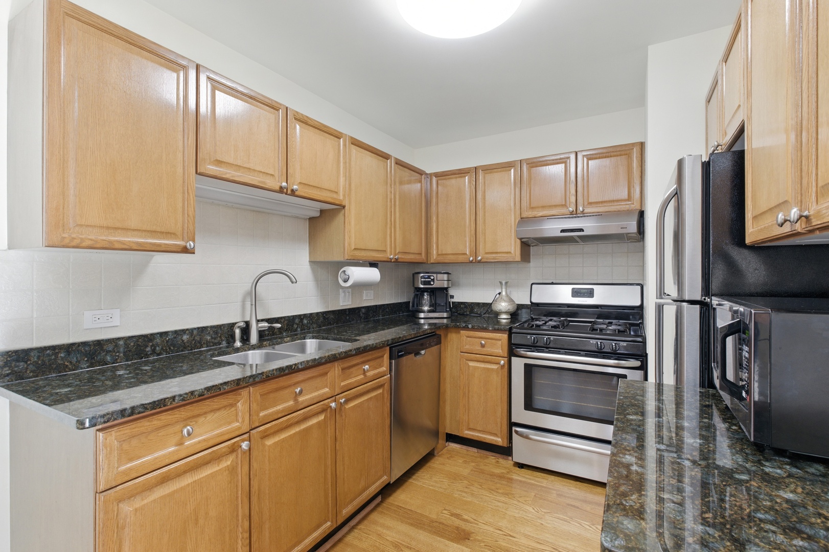 805 LEICESTER Road #117, Elk Grove Village, IL 60007