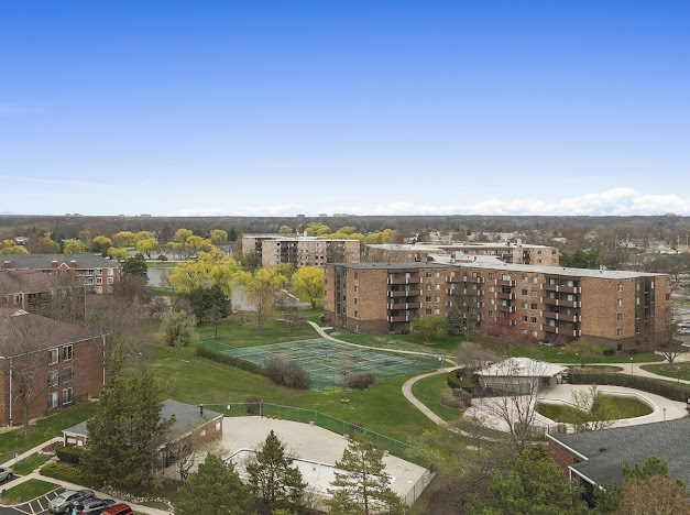805 LEICESTER Road #117, Elk Grove Village, IL 60007