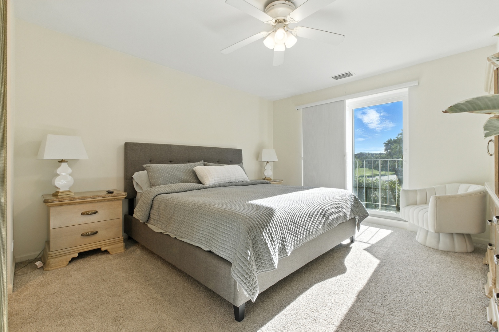 805 LEICESTER Road #117, Elk Grove Village, IL 60007