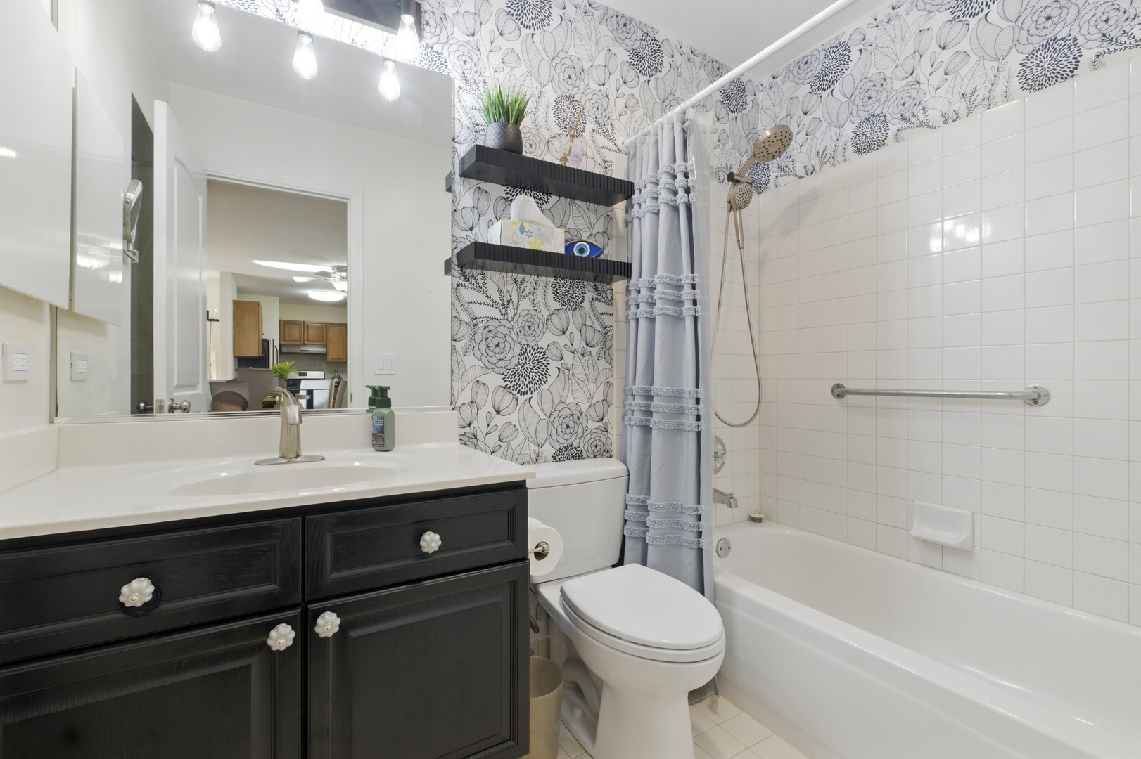 805 LEICESTER Road #117, Elk Grove Village, IL 60007