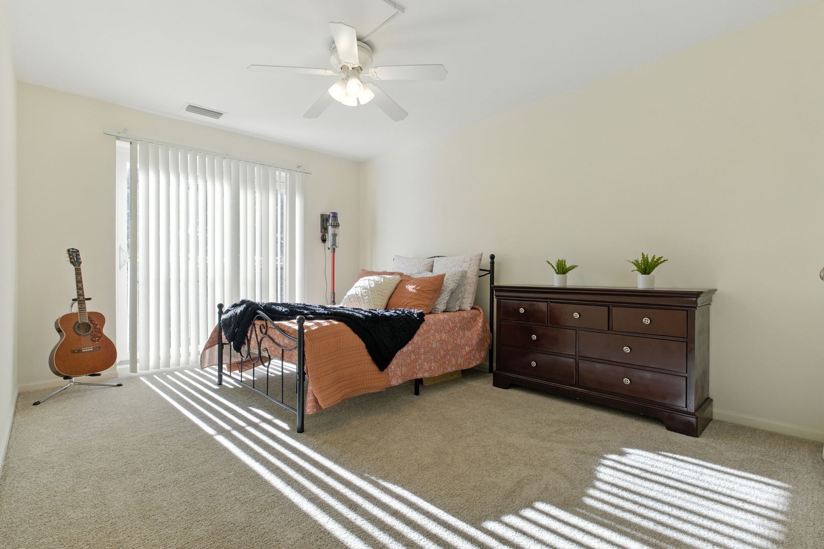 805 LEICESTER Road #117, Elk Grove Village, IL 60007