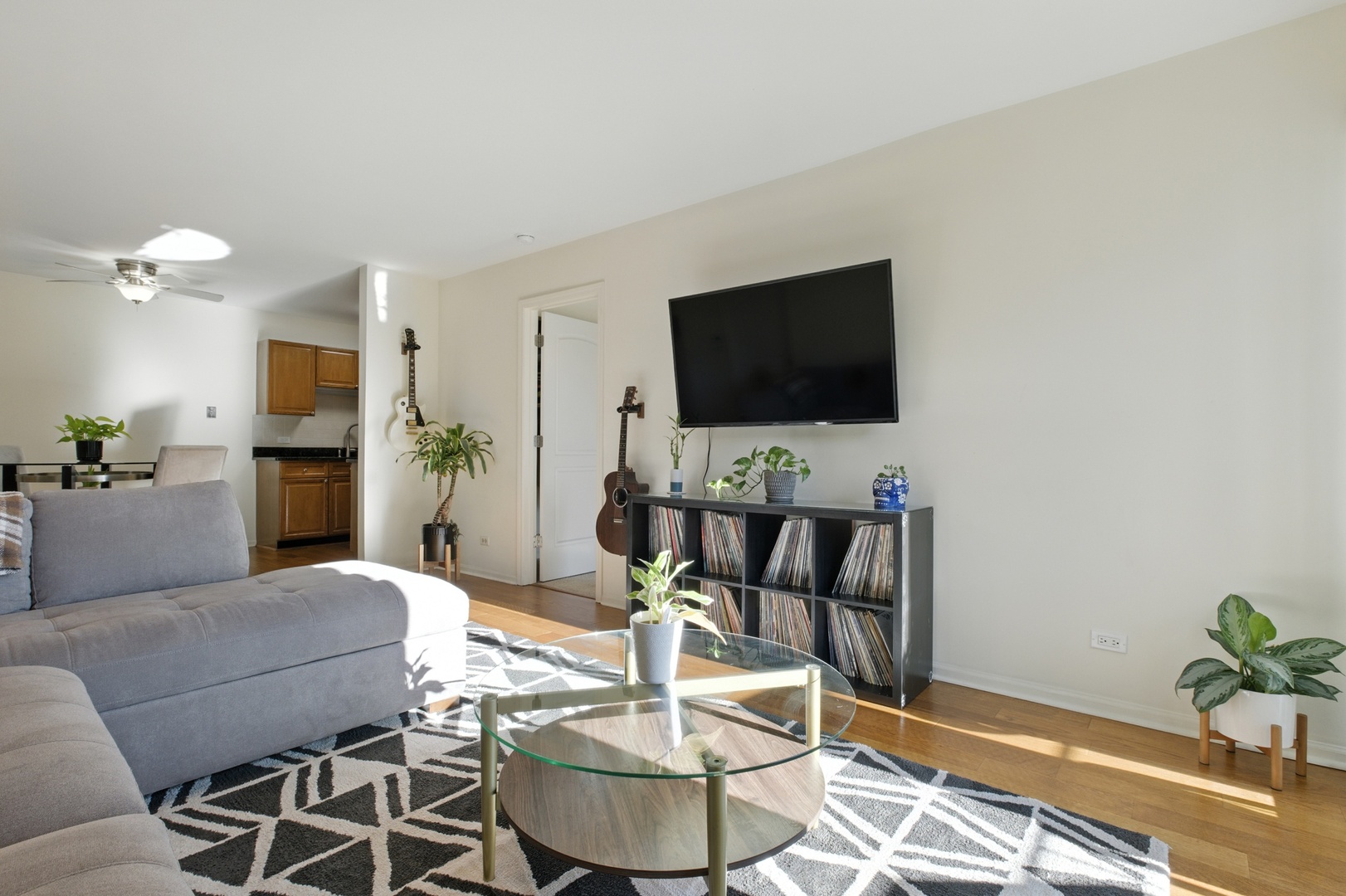 805 LEICESTER Road #117, Elk Grove Village, IL 60007