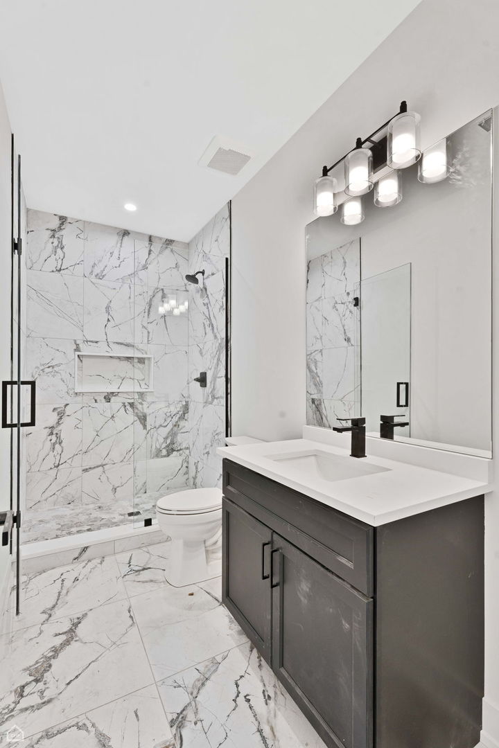 3905 N Drake Avenue, Chicago, IL 60618