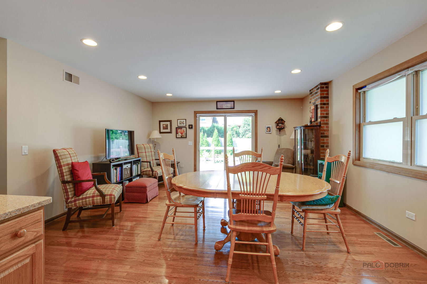 246 N Greenleaf Street, Gurnee, IL 60031
