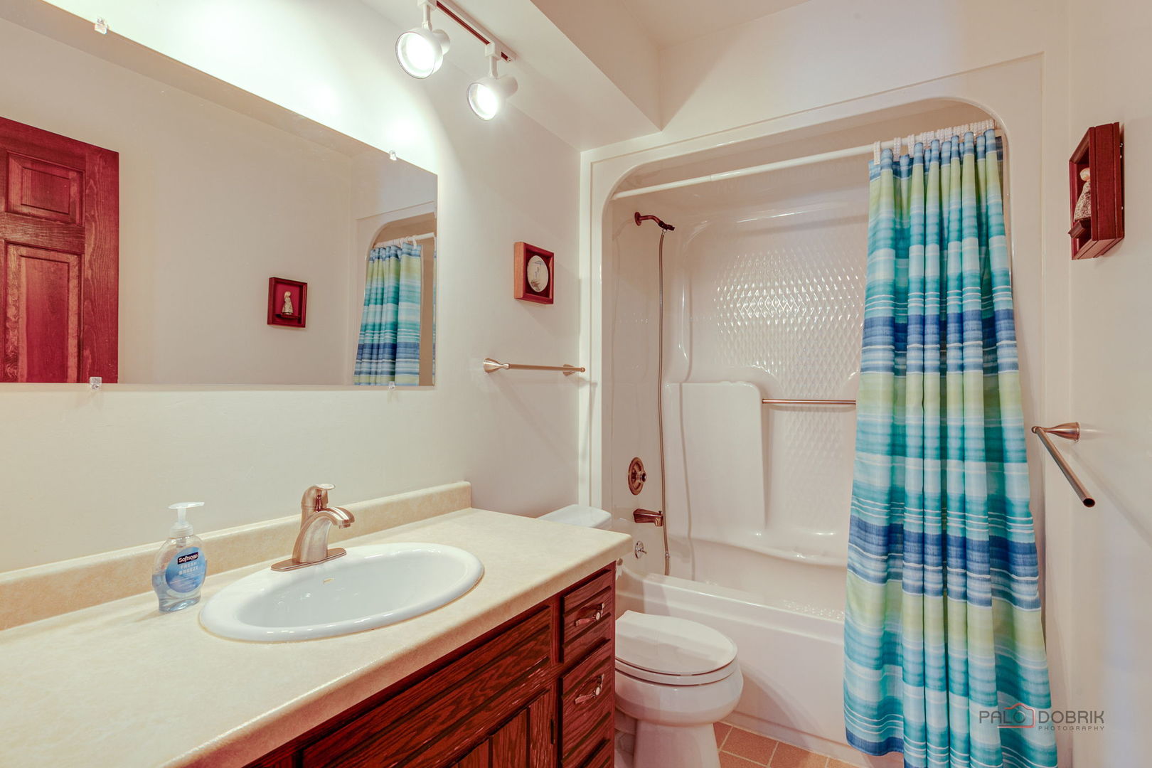 246 N Greenleaf Street, Gurnee, IL 60031