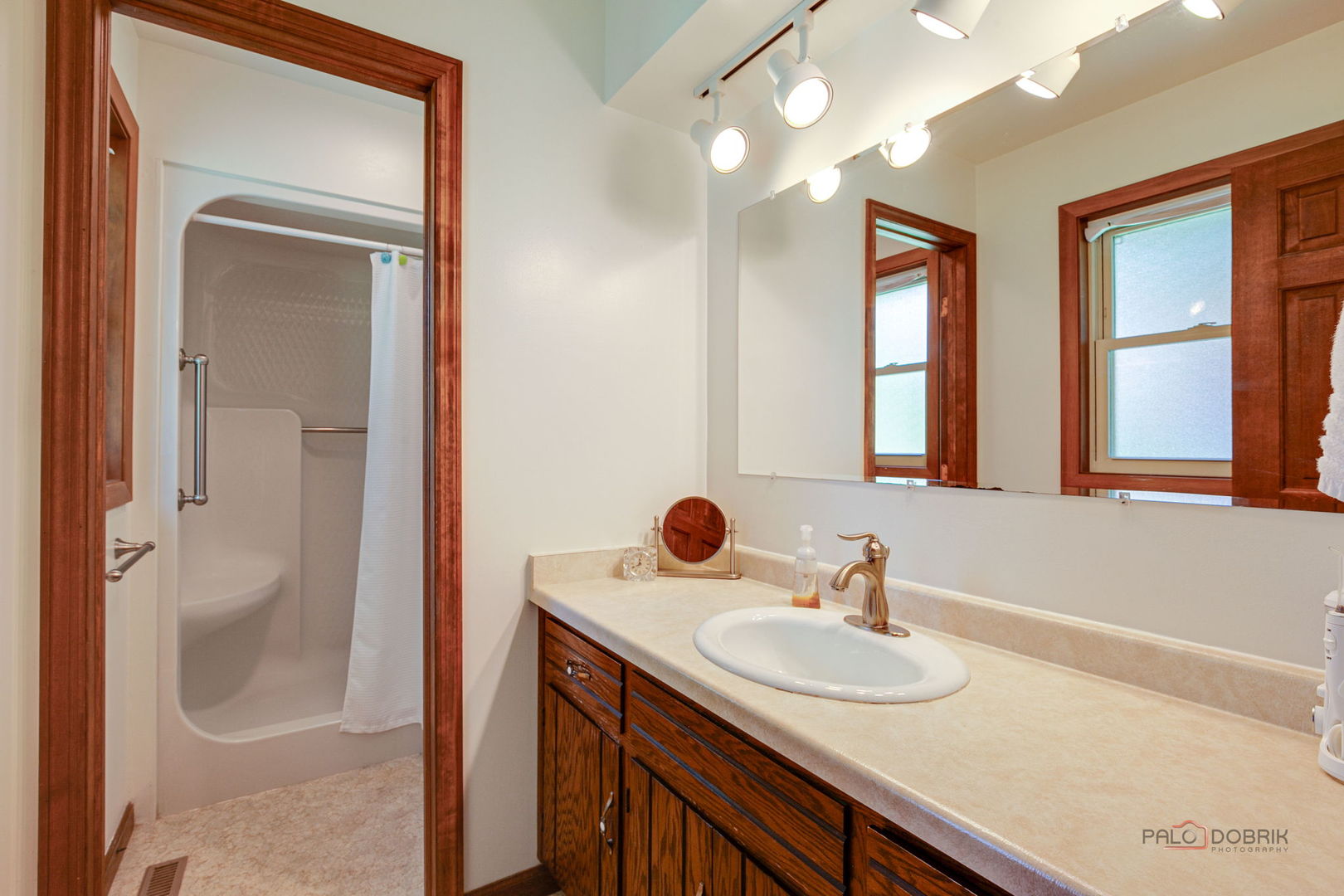 246 N Greenleaf Street, Gurnee, IL 60031