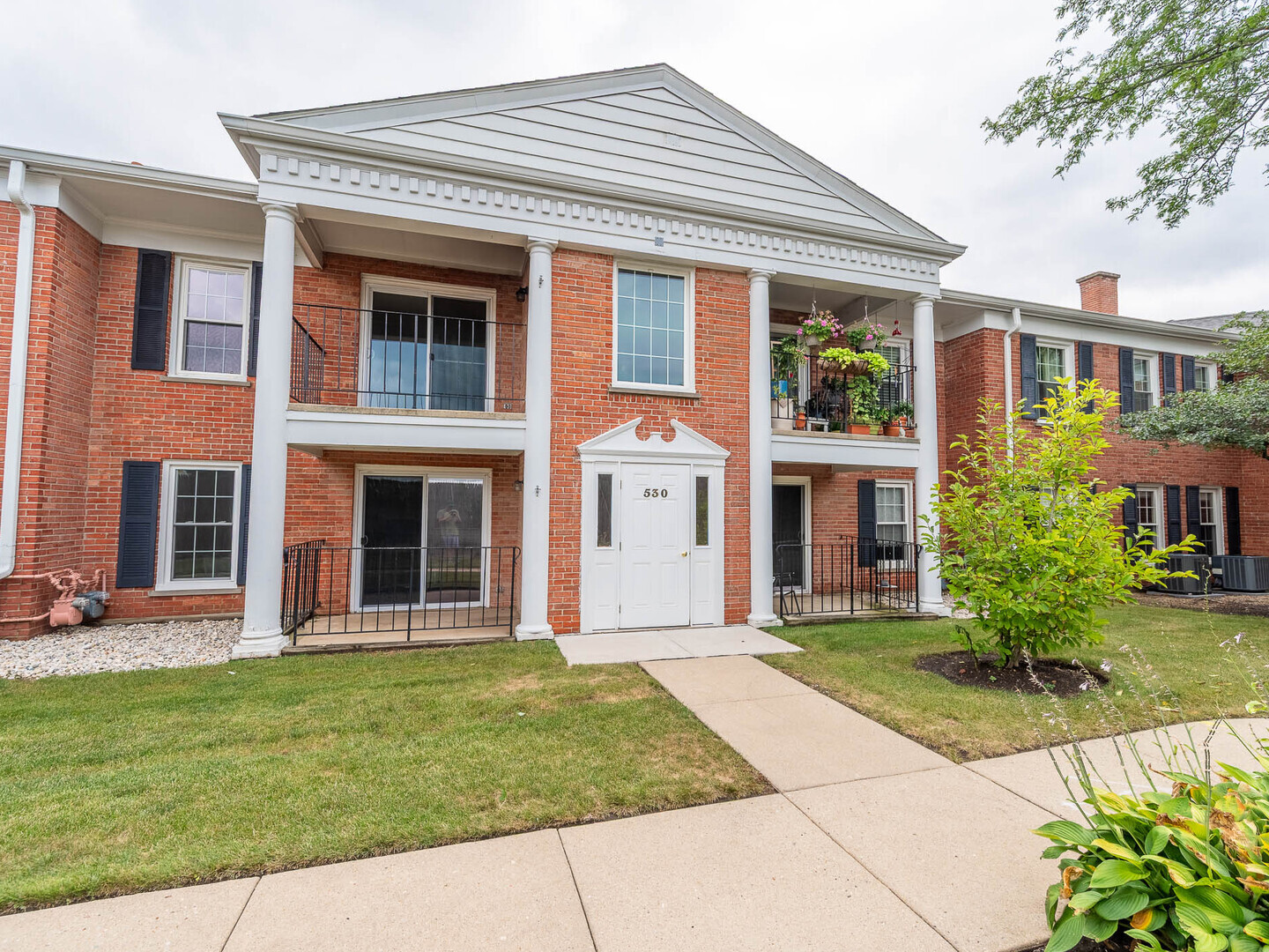 530 Shorely Drive #204, Barrington, IL 60010