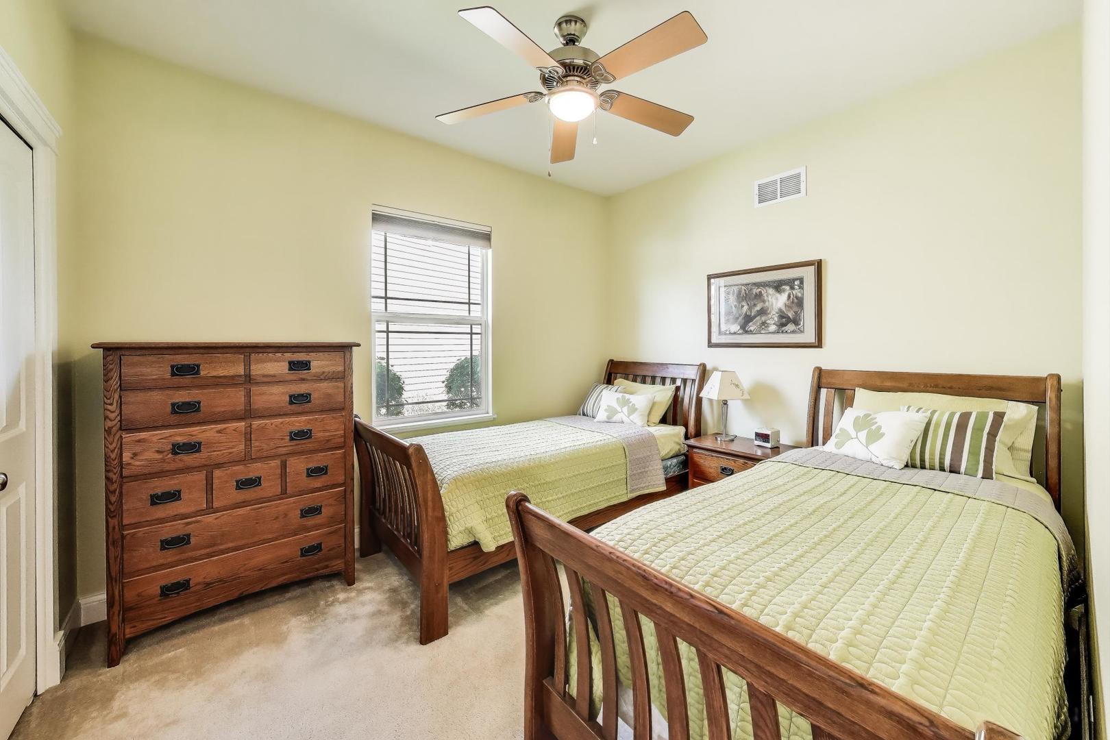 1N599 Golf View Lane, Winfield, IL 60190