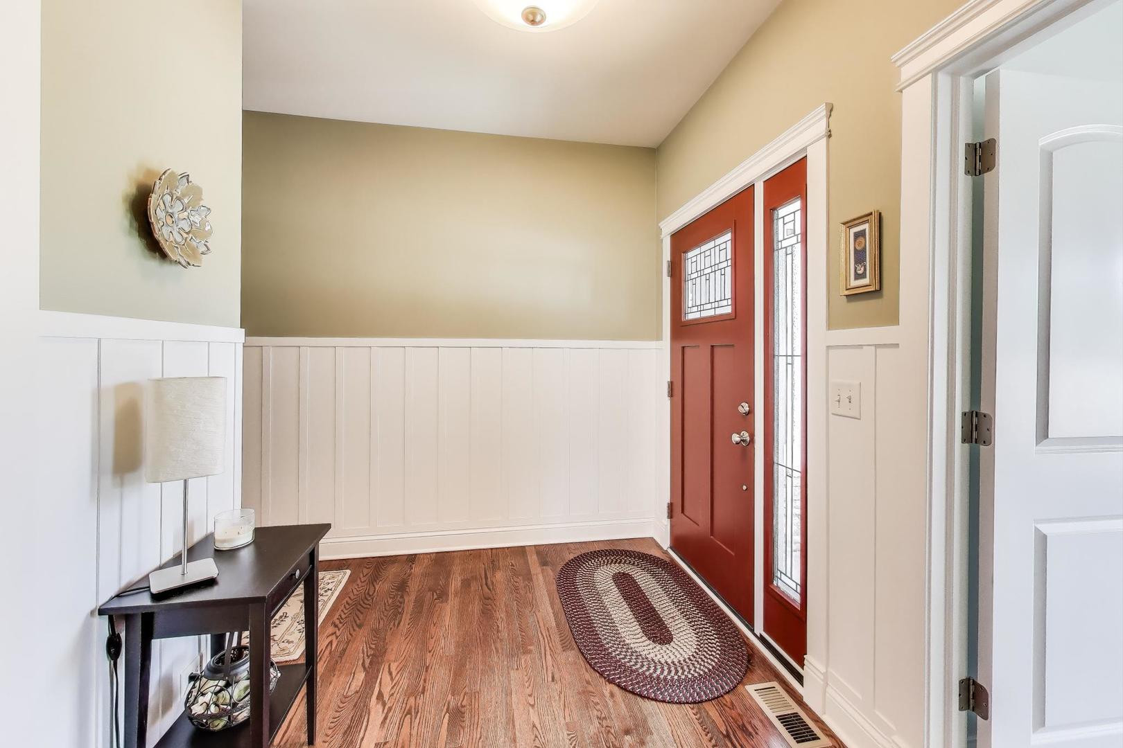 1N599 Golf View Lane, Winfield, IL 60190