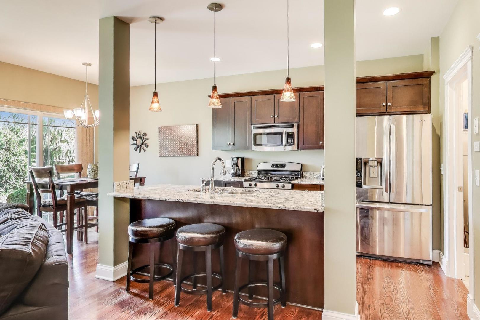 1N599 Golf View Lane, Winfield, IL 60190