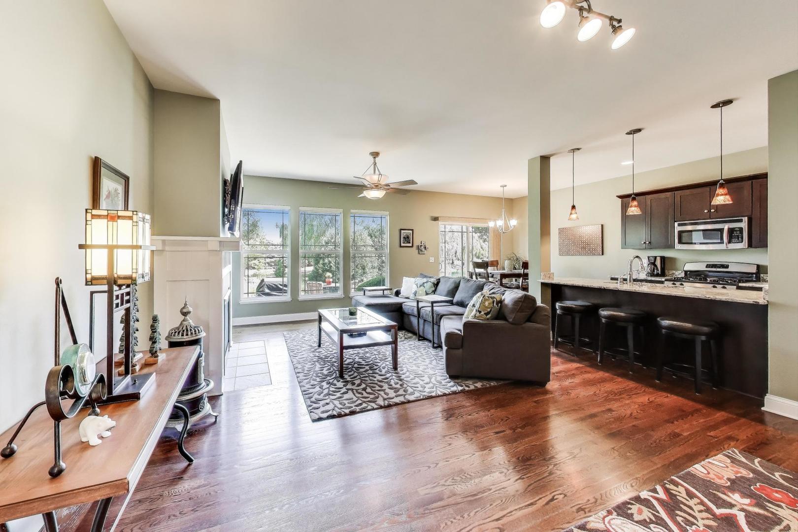 1N599 Golf View Lane, Winfield, IL 60190