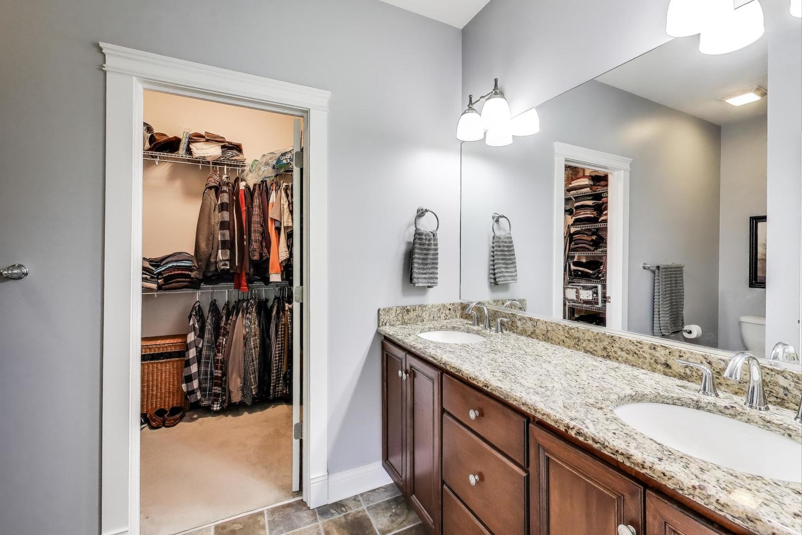 1N599 Golf View Lane, Winfield, IL 60190