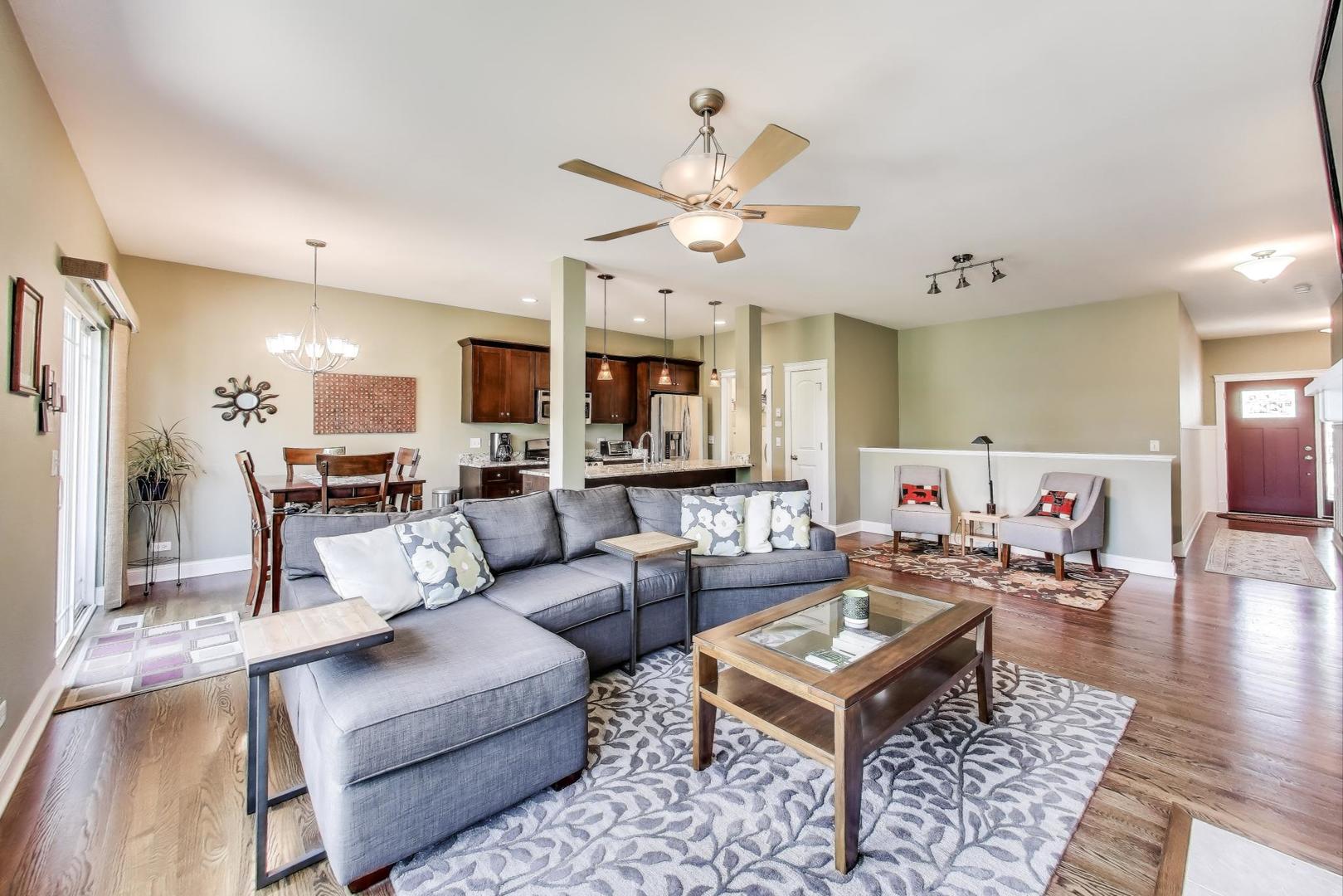 1N599 Golf View Lane, Winfield, IL 60190