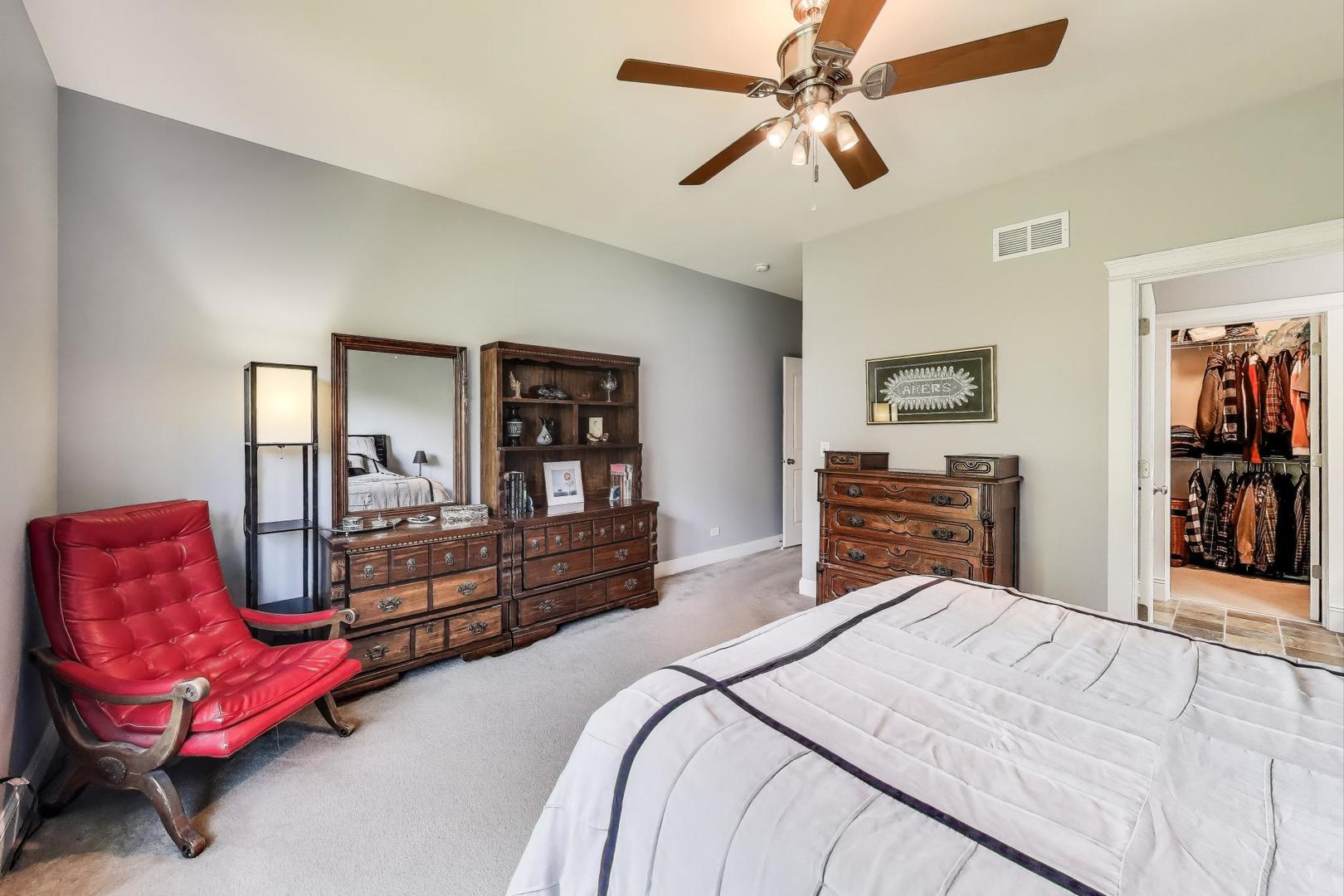 1N599 Golf View Lane, Winfield, IL 60190