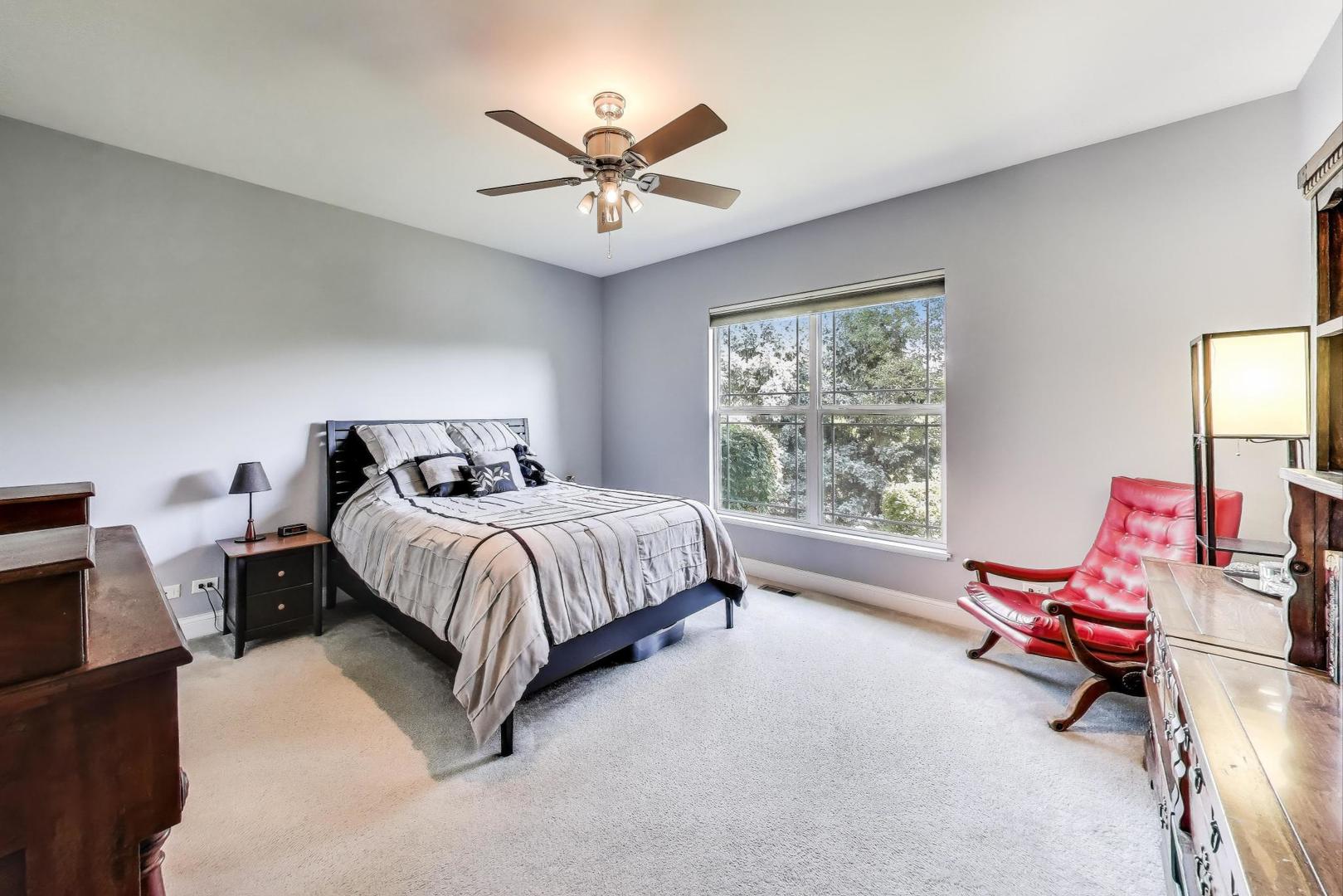 1N599 Golf View Lane, Winfield, IL 60190