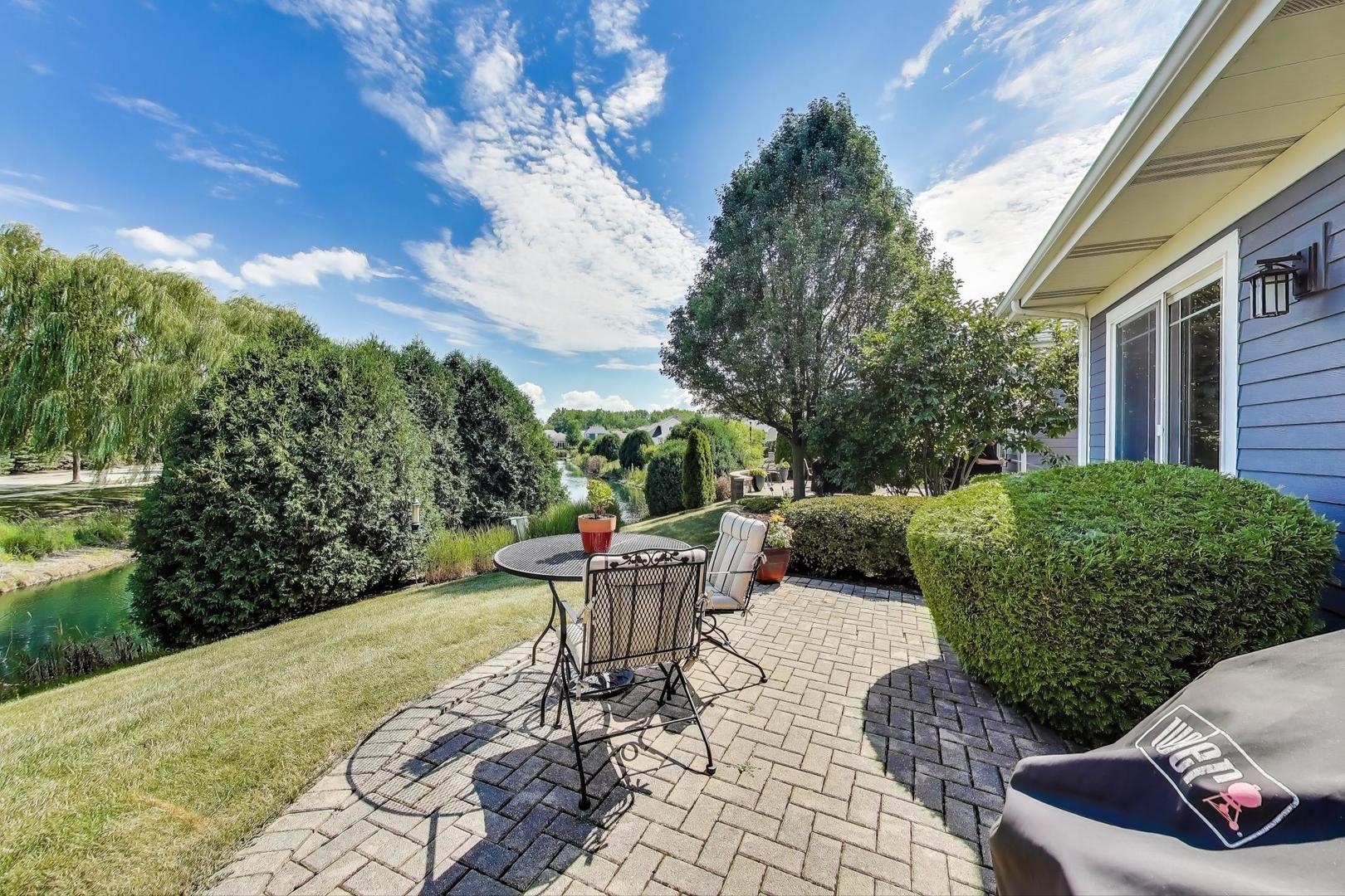 1N599 Golf View Lane, Winfield, IL 60190