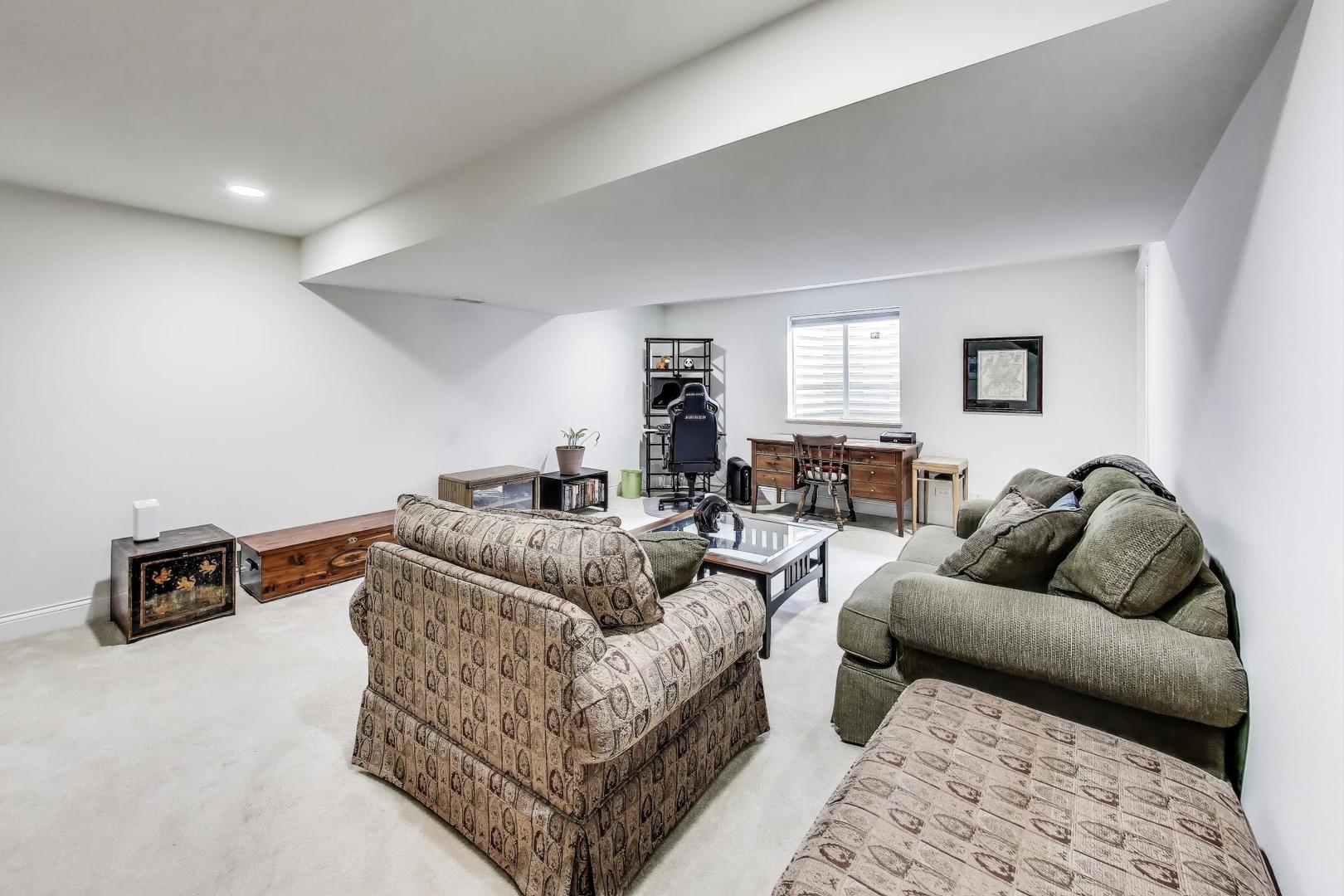 1N599 Golf View Lane, Winfield, IL 60190