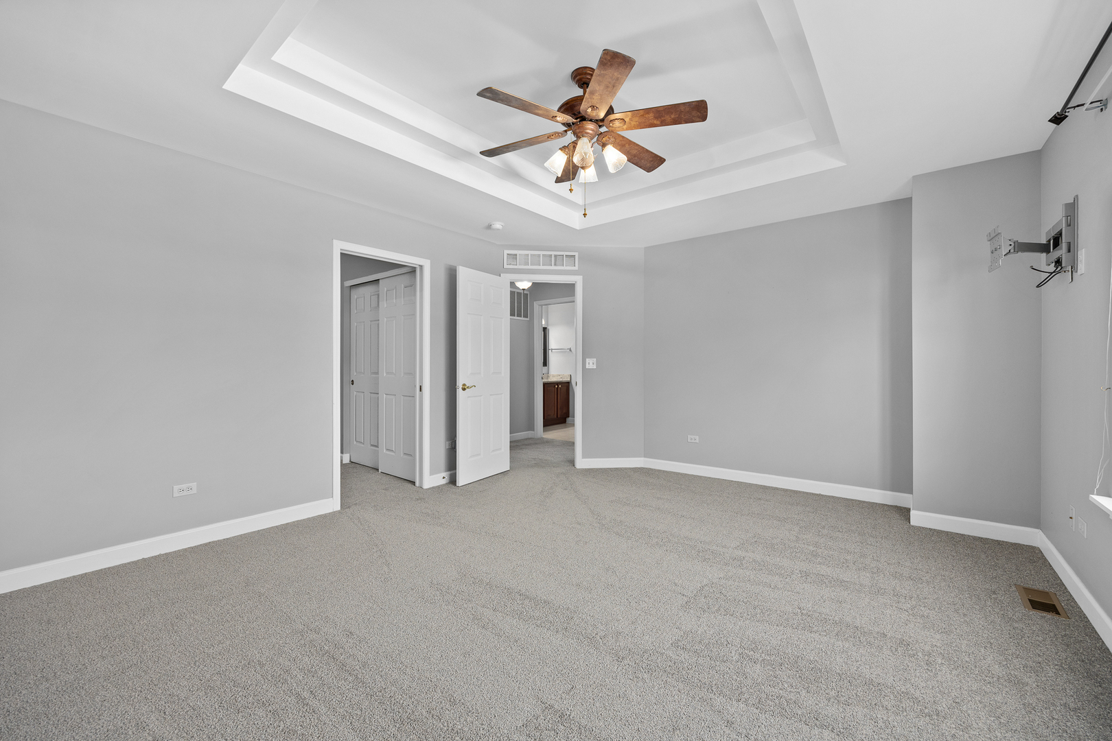725 Delacourte Avenue, Bolingbrook, IL 60490