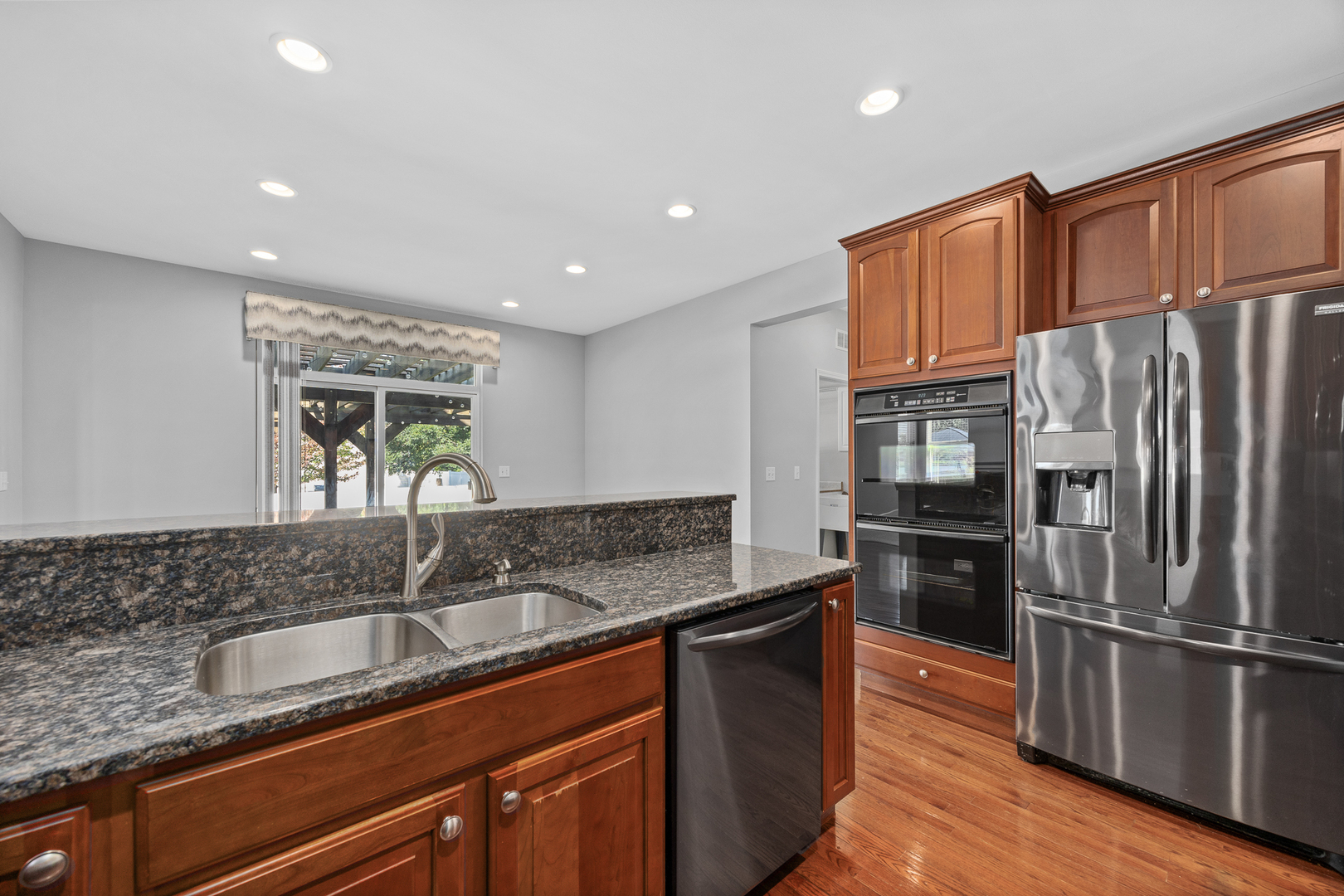 725 Delacourte Avenue, Bolingbrook, IL 60490