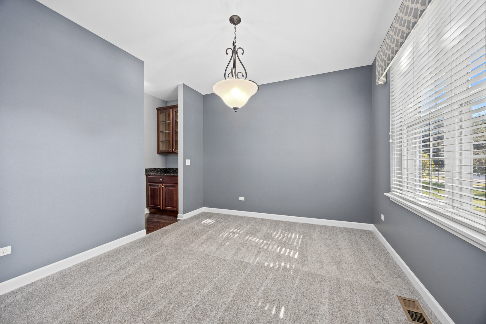 725 Delacourte Avenue, Bolingbrook, IL 60490