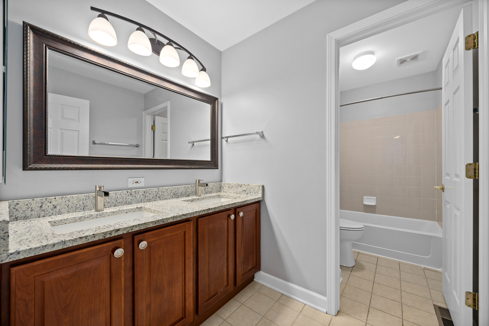 725 Delacourte Avenue, Bolingbrook, IL 60490