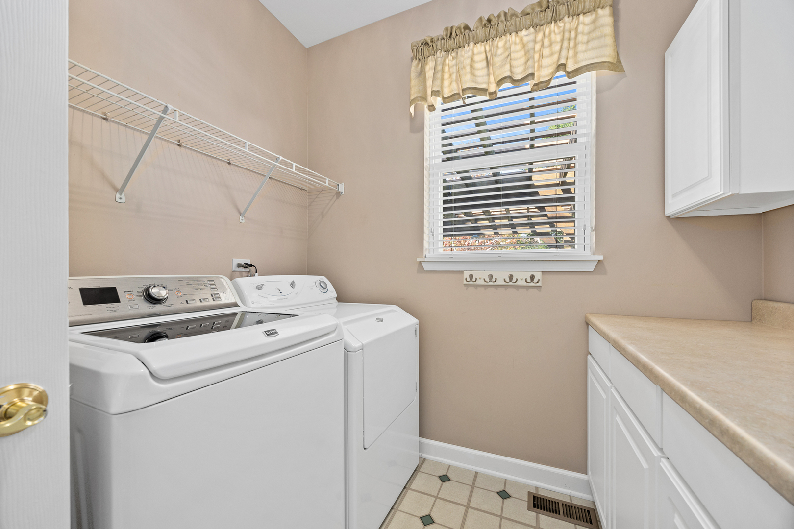 725 Delacourte Avenue, Bolingbrook, IL 60490