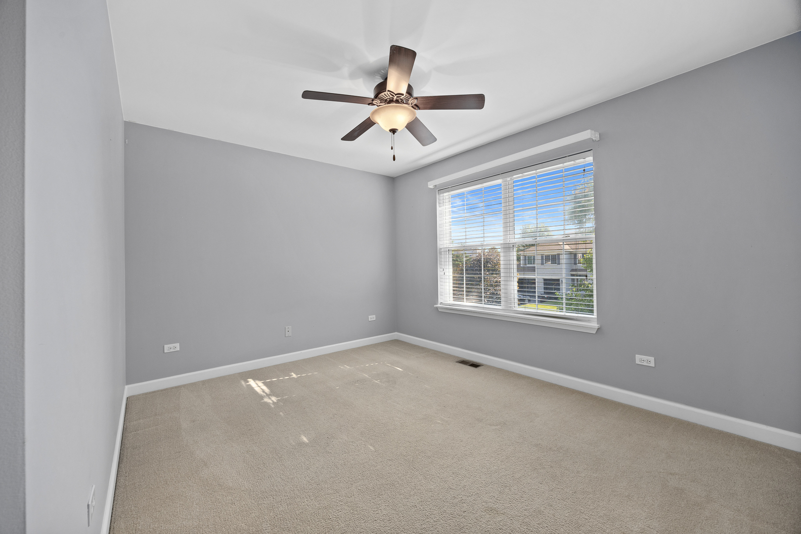 725 Delacourte Avenue, Bolingbrook, IL 60490