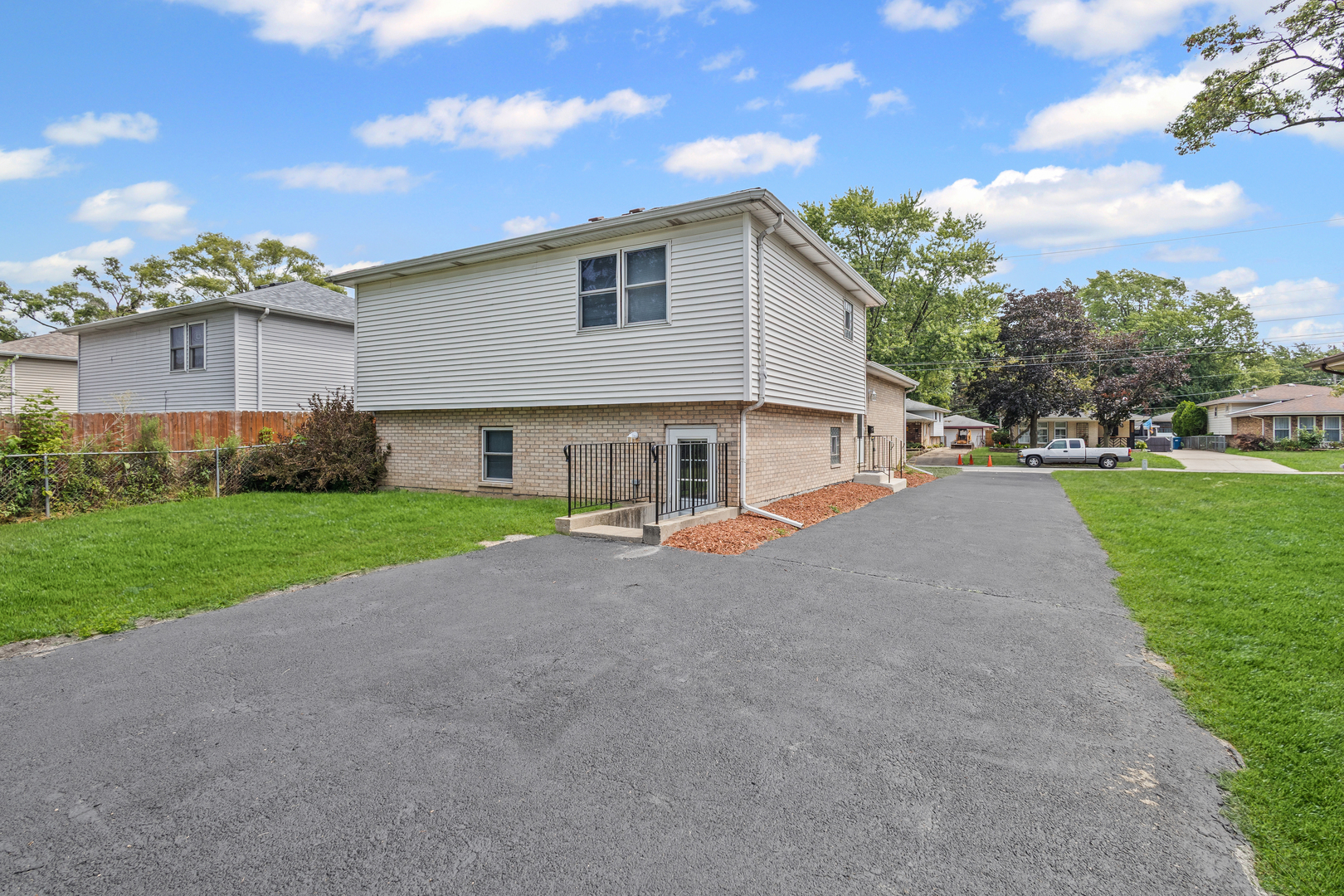 14544 KOSTNER Avenue, Midlothian, IL 60445
