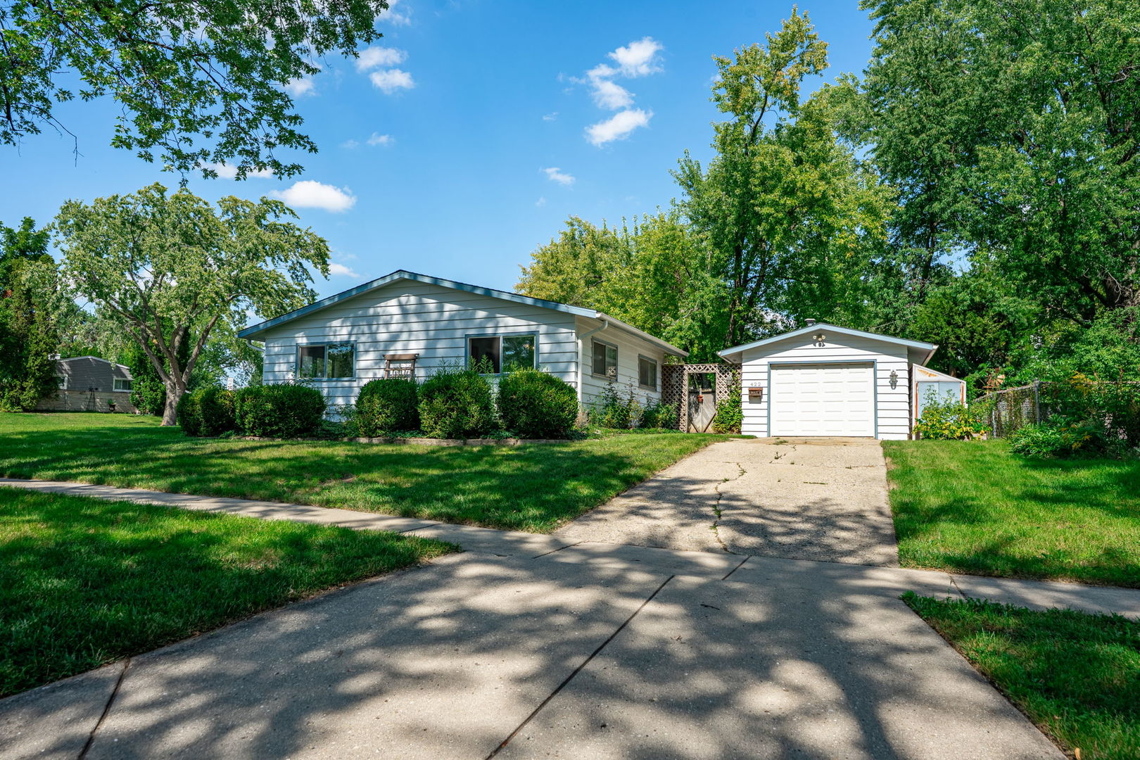 422 Tanglewood Drive, Streamwood, IL 60107